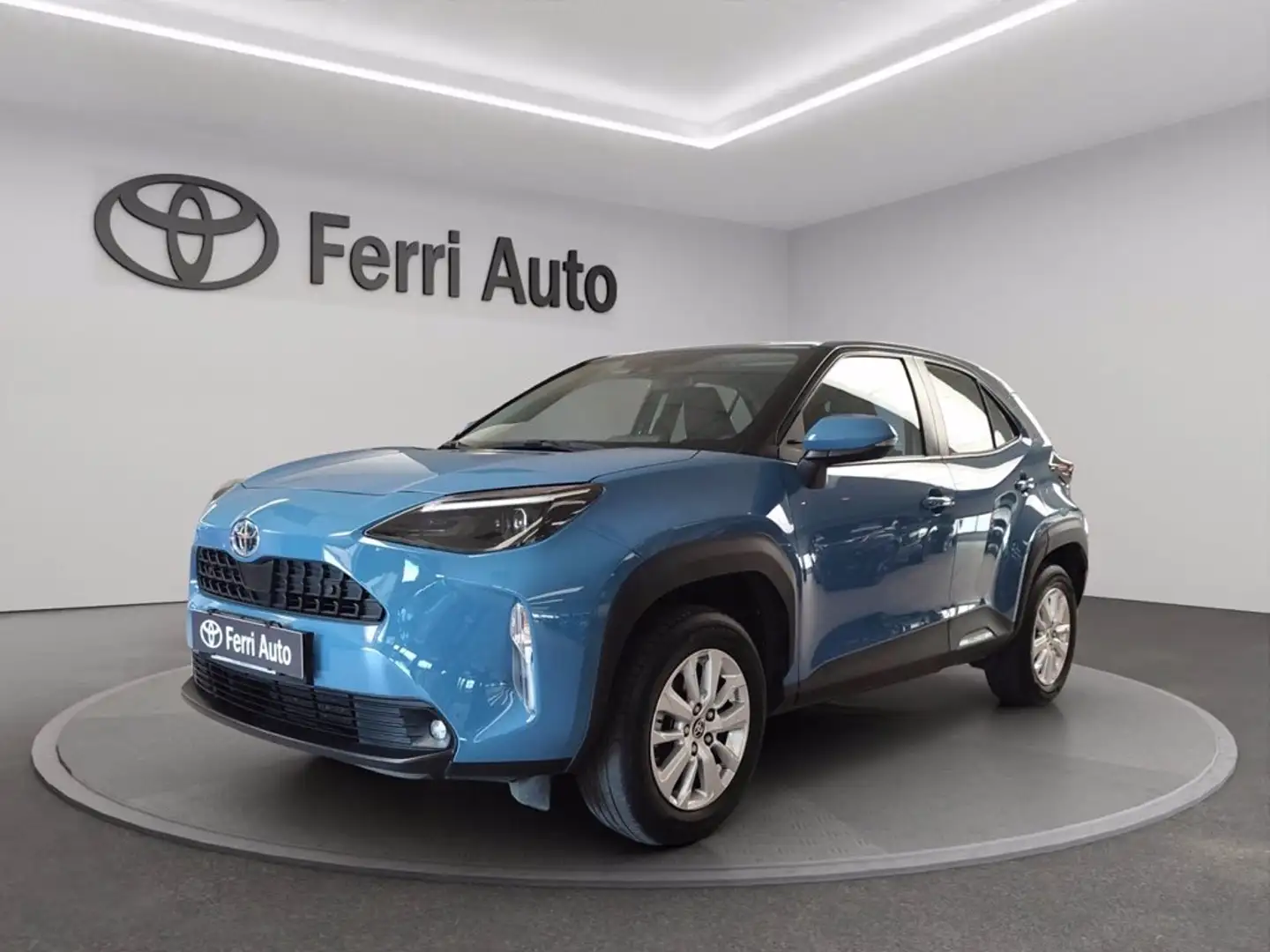 Toyota Yaris Cross 1.5h business fwd 116cv e-cvt Kék - 1