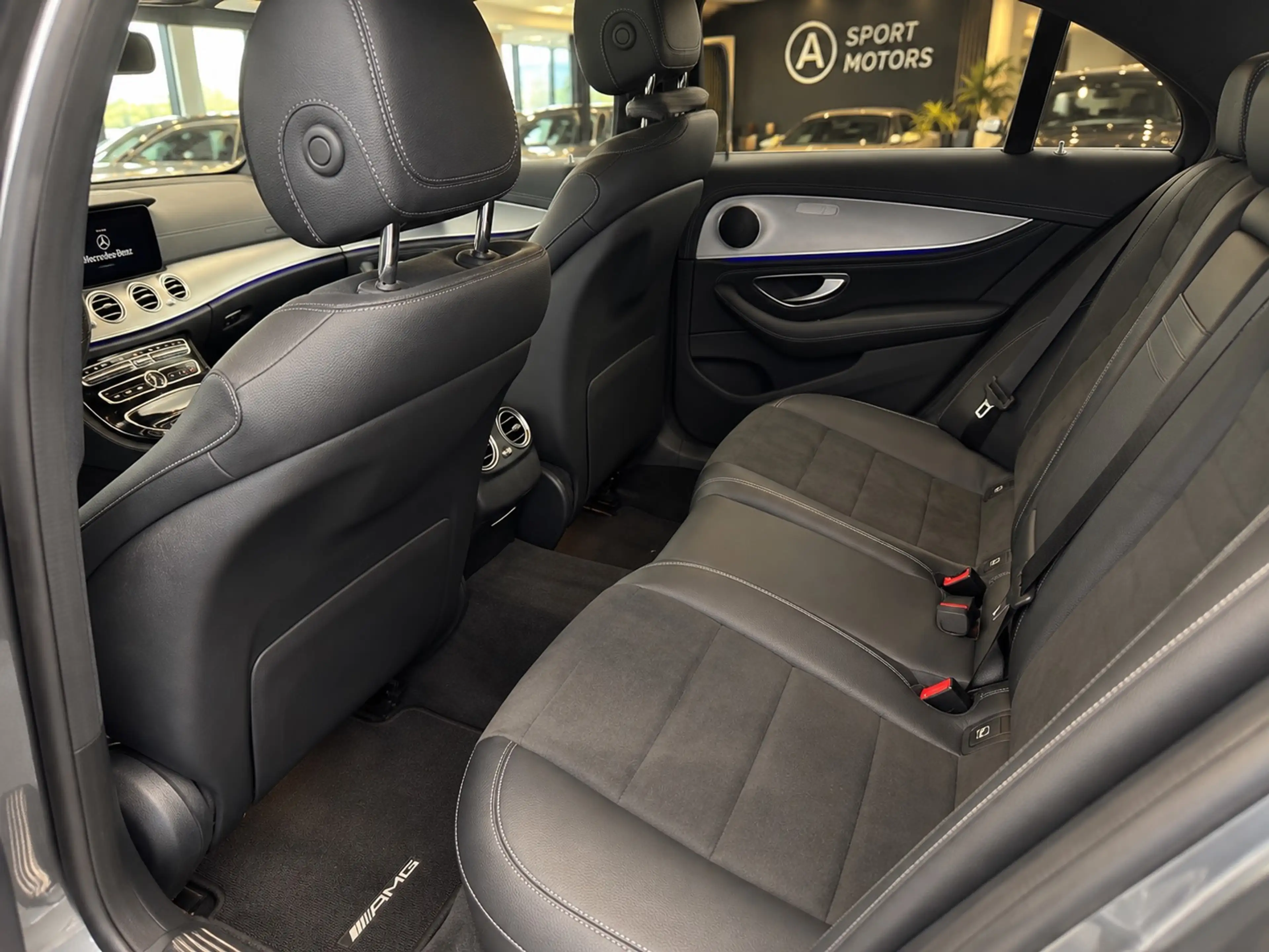 Mercedes-Benz E 200 E 200 d Pack Amg 1er propriétaire | NEUVE| 42.000KM Historique Complet ! — photo 7