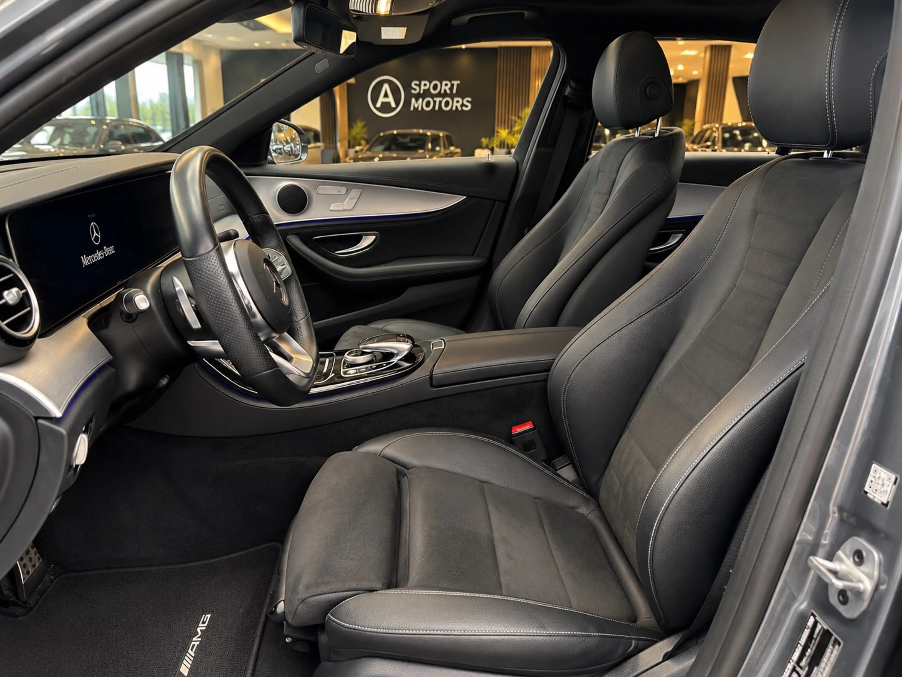 Mercedes-Benz E 200 E 200 d Pack Amg 1er propriétaire | NEUVE| 42.000KM Historique Complet ! — photo 8