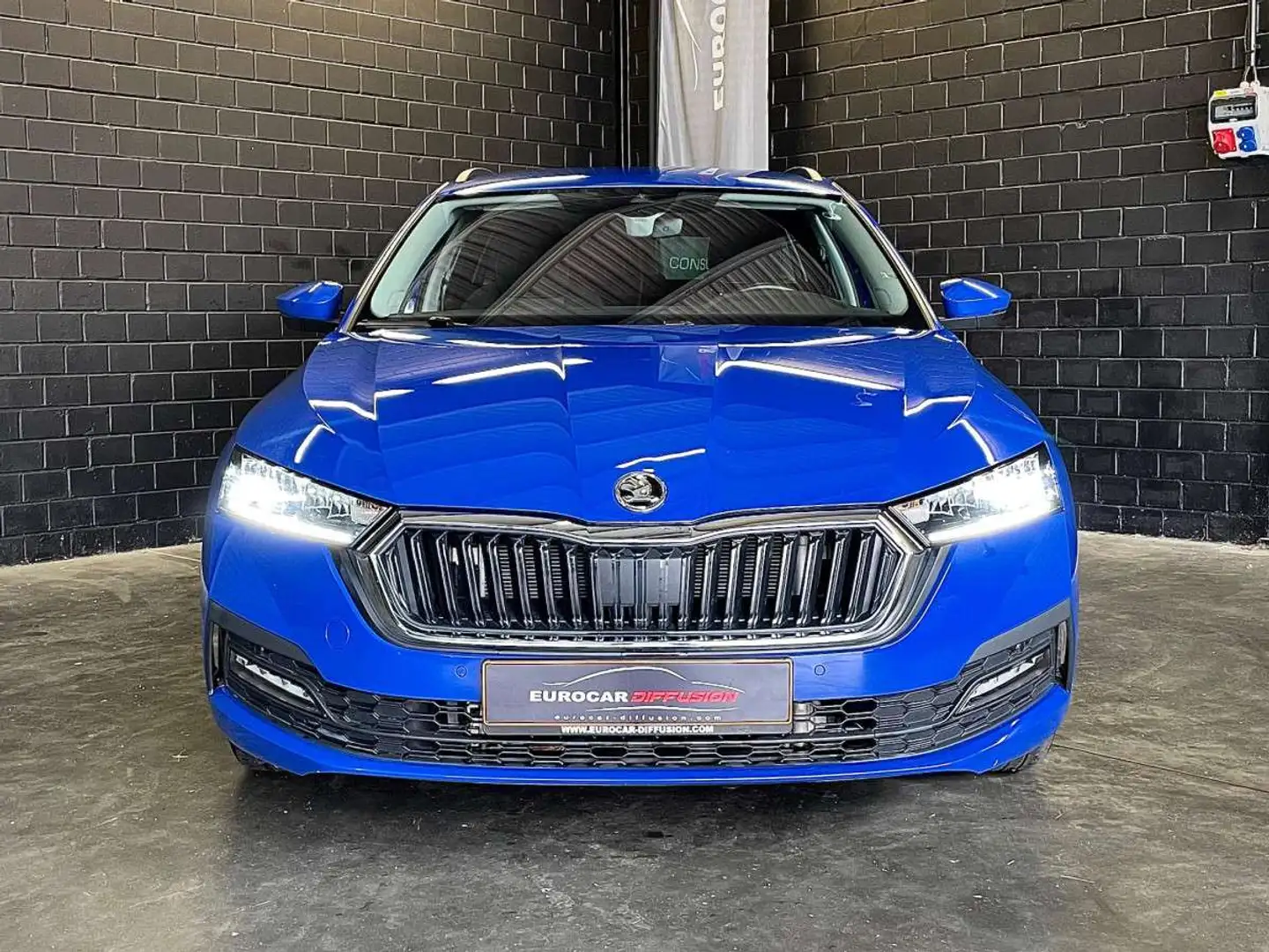 Skoda Octavia iV Combi Ambition 1.4 TSI PHEV 204CV DSG6 Bleu - 2