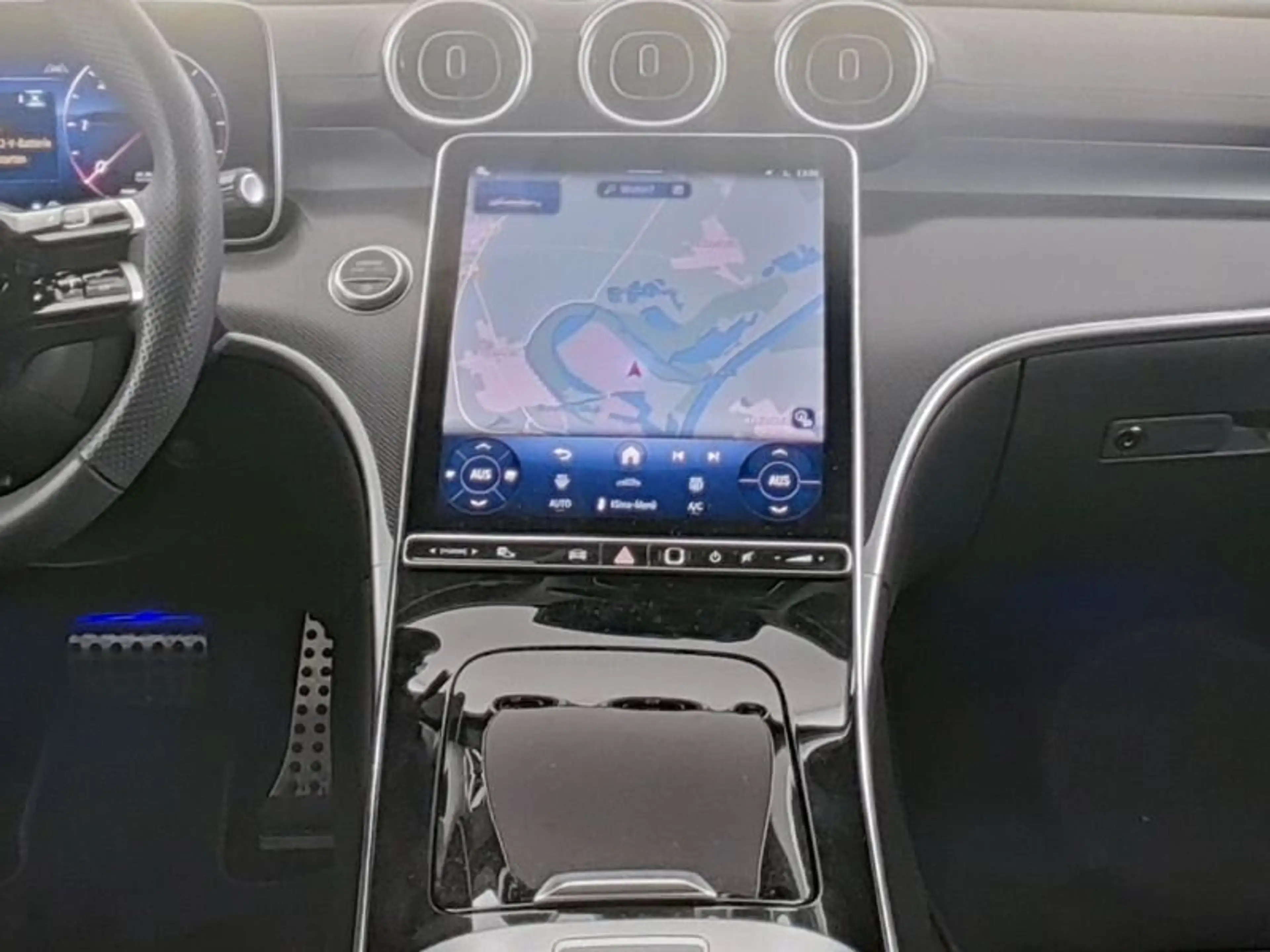 Mercedes-Benz C 220 d AMG Line Night 360° Totwinkel CarPlay — photo 4