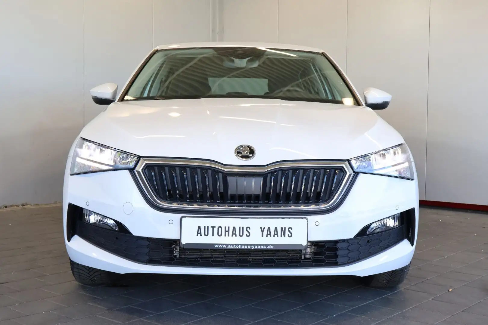 Skoda Scala 1.0 TSI Tour AID+FRONT+LANE+LED+NAVI+ALU Weiß - 2