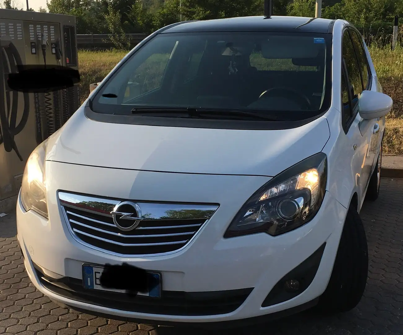 Opel Meriva 1.7 cdti Cosmo Panoramic b-Color 110cv Bianco - 2