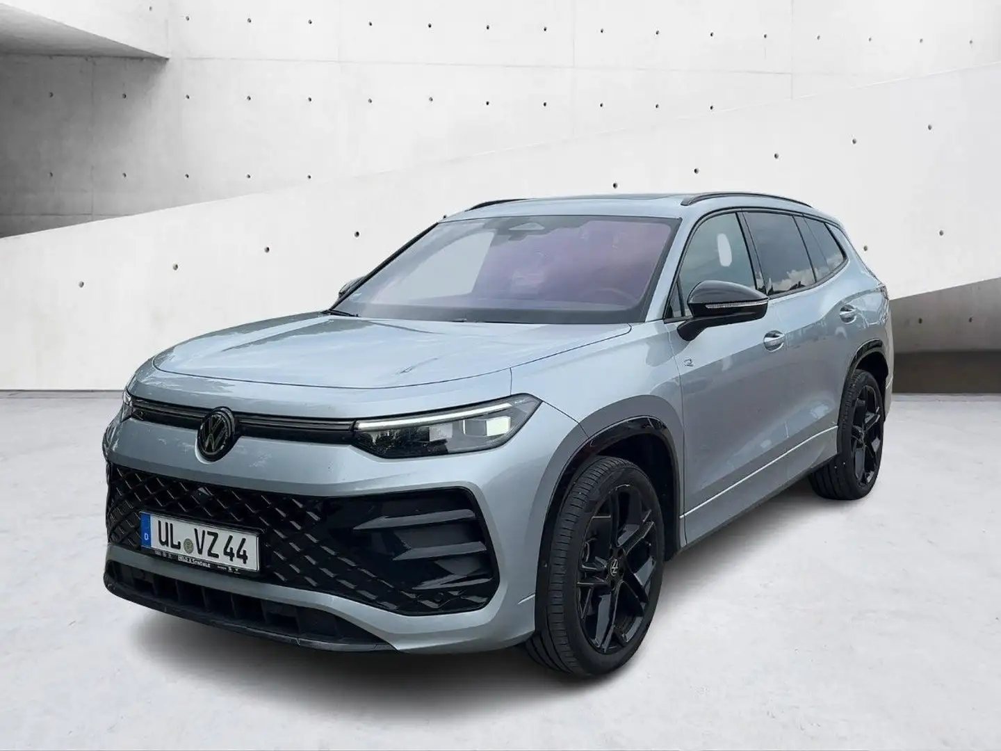 Volkswagen Tayron R-Line Black 2.0 TDI 4M IQ AHK PANO STHZ Argent - 2