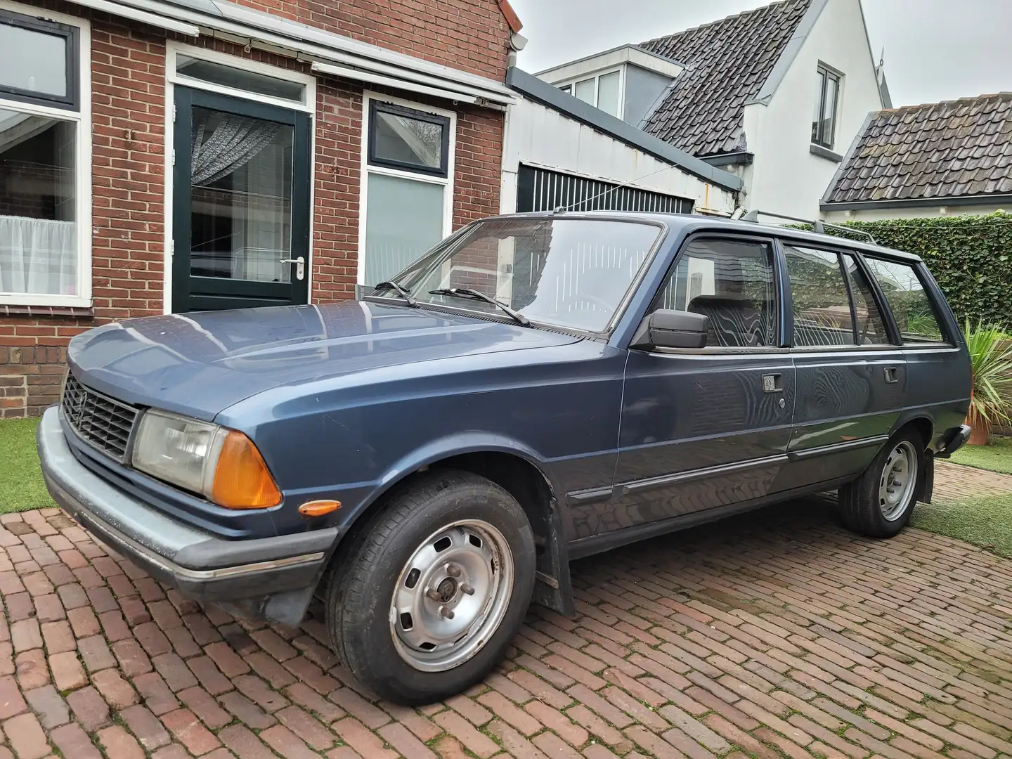 Peugeot 305 1.6 Break Blau - 1