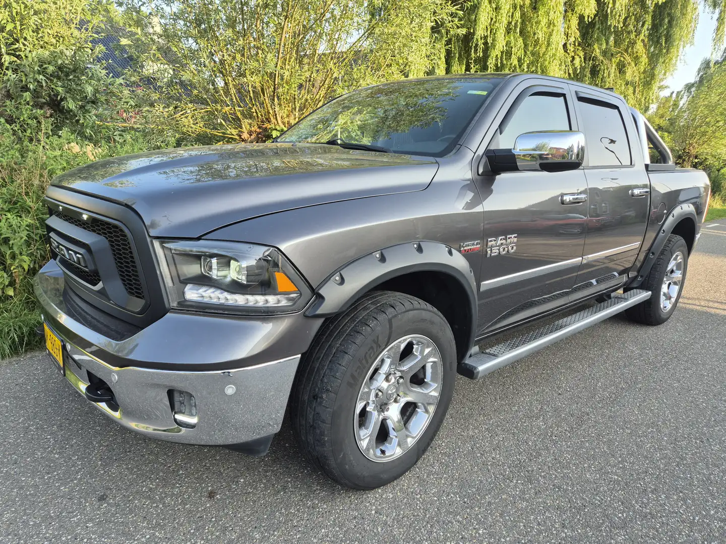 Dodge RAM 1500 5.7 V8 4x4 Crew Cab 5'7 Laramie full options Zwart - 1