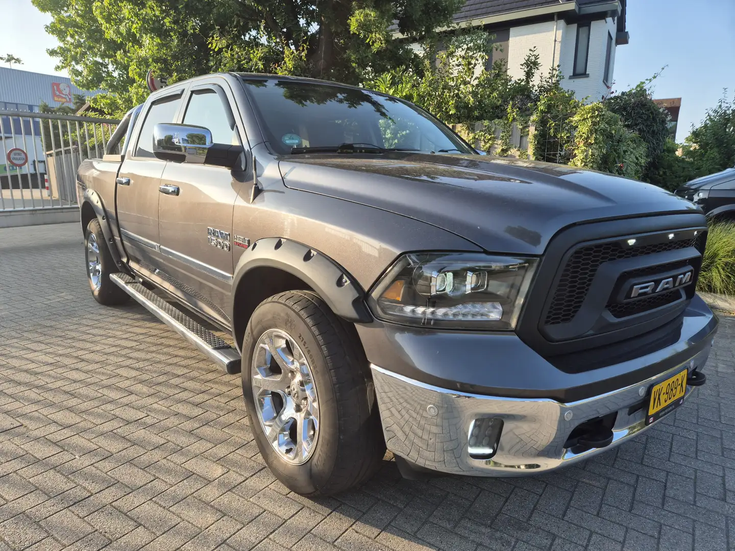 Dodge RAM 1500 5.7 V8 4x4 Crew Cab 5'7 Laramie full options Zwart - 2