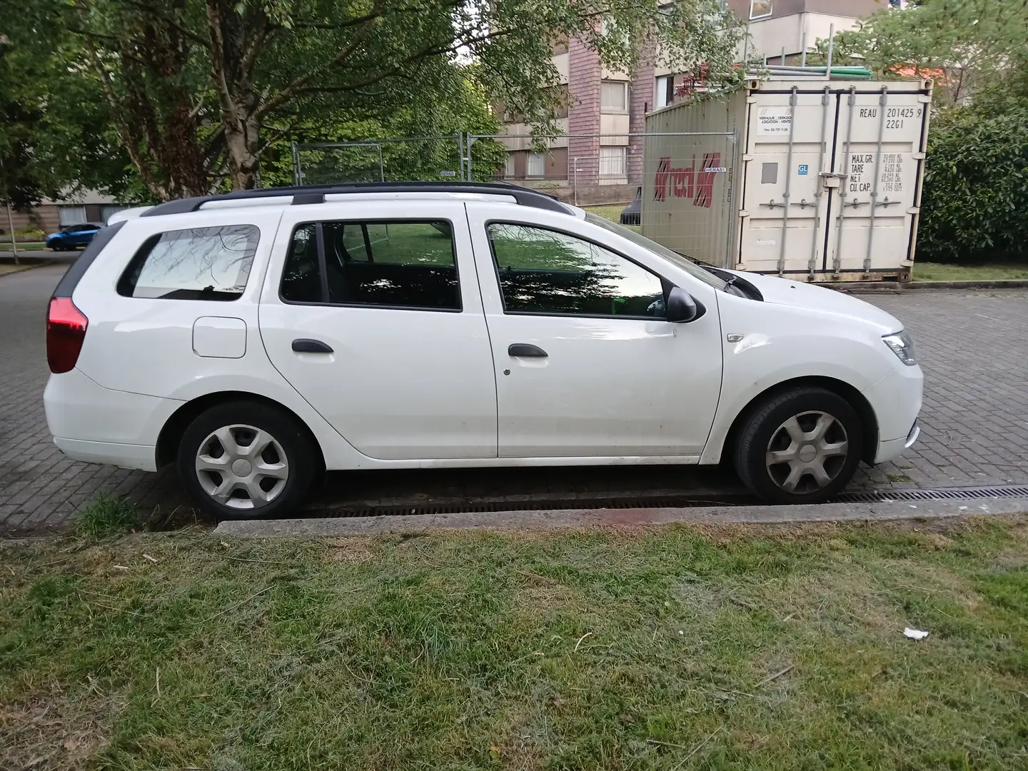 Dacia Logan Logan MCV 1.0i SCe Lauréate (EU6.2) Blanc - 2