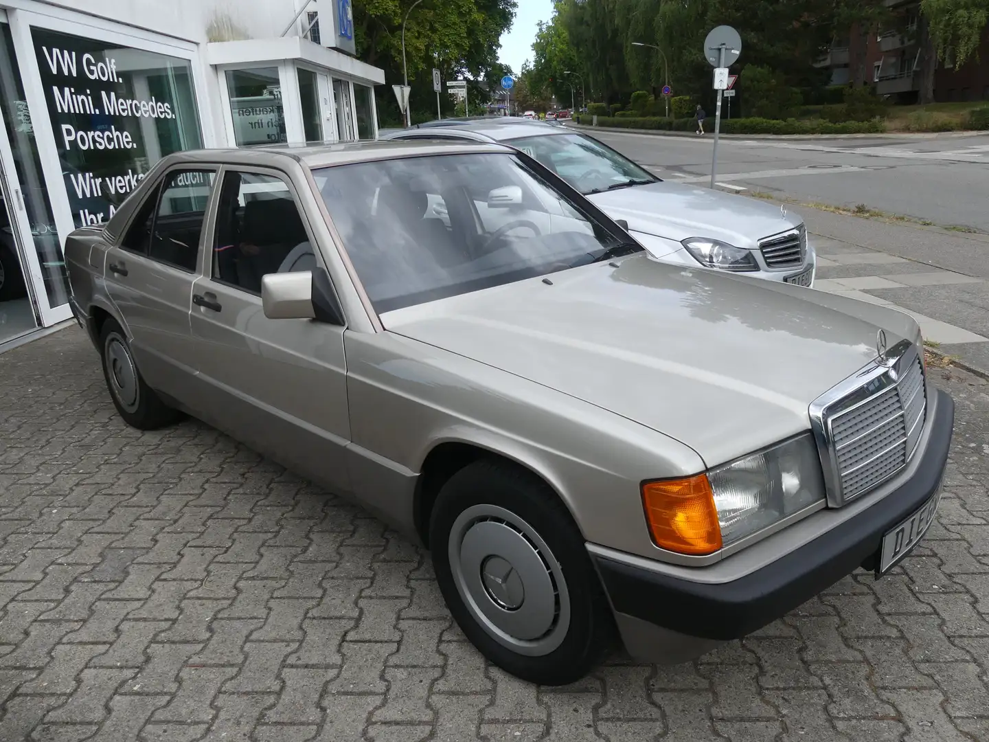 Mercedes-Benz 190 E 2.3 Automatik * H-Kennzeichen * 1. Hand Silber - 1