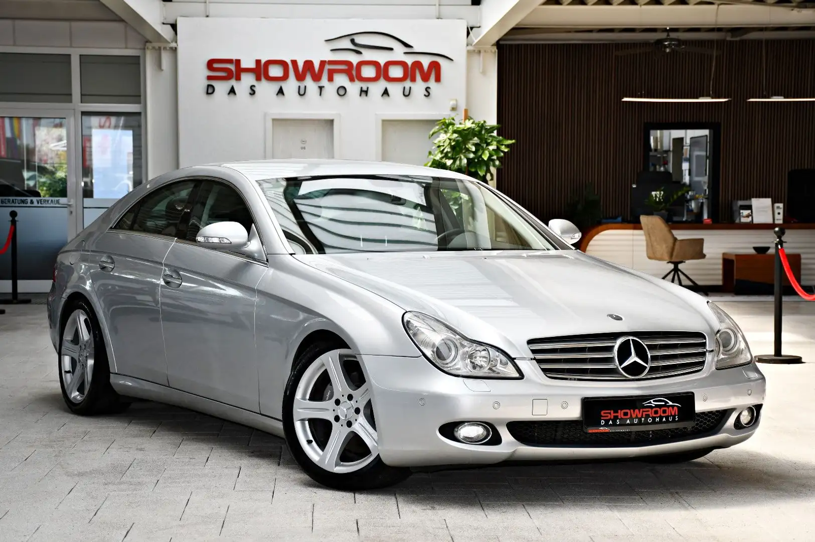 Mercedes-Benz CLS 500 M113 Klappenauspuff Massage Bi-Xenon Silber - 1