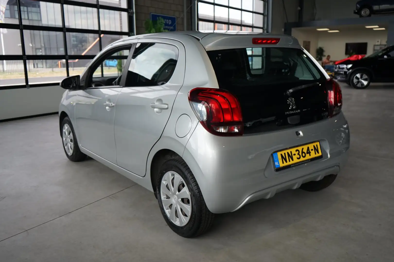 Peugeot 108 1.0 e-VTi Active 5D | AIRCO | BLUETOOTH | LED Grijs - 2