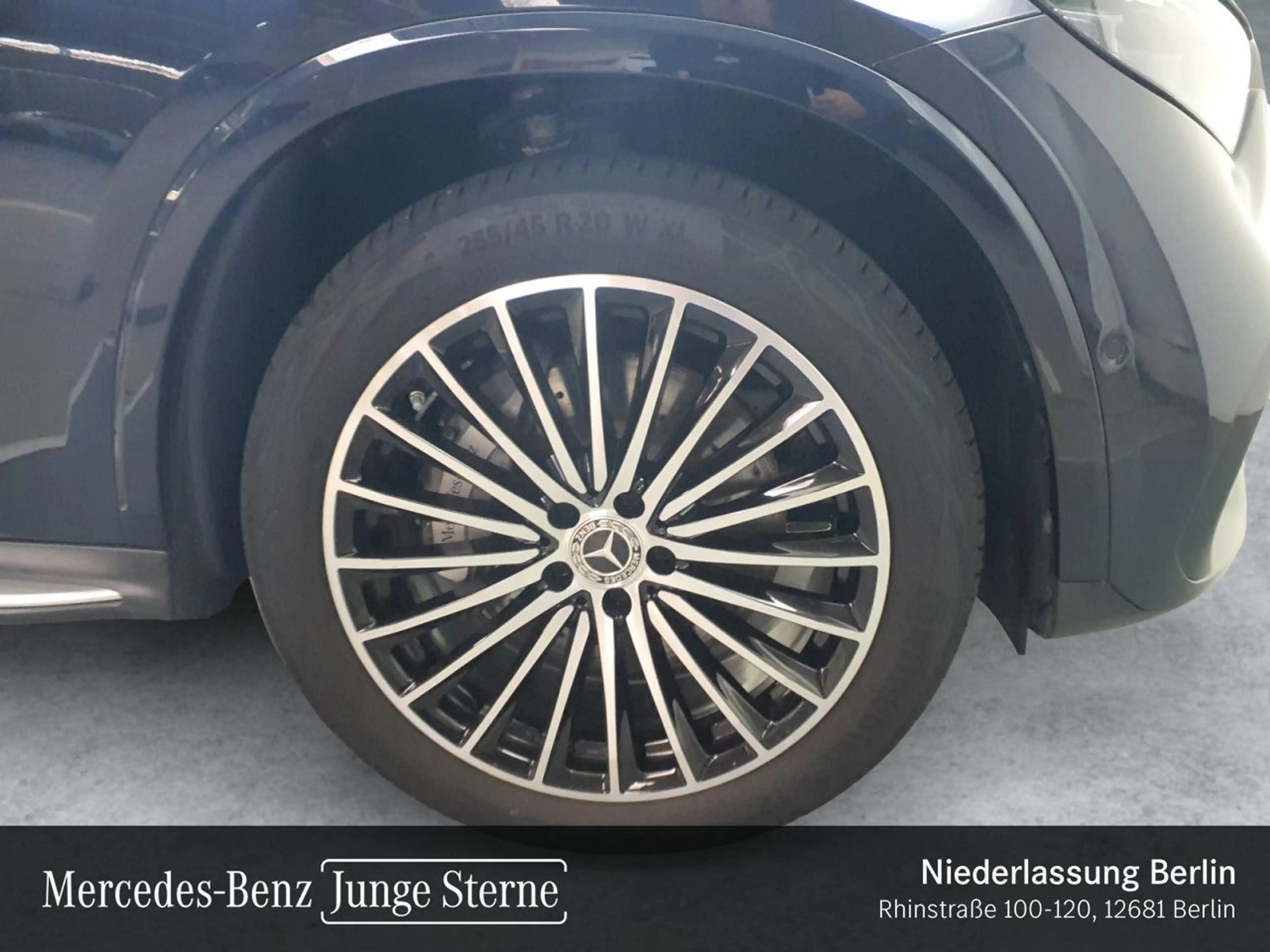 Mercedes-Benz GLC 300 e 4M AMG+PANO+360+AHK+BURMESTER+KEYLESS+9G — photo 3