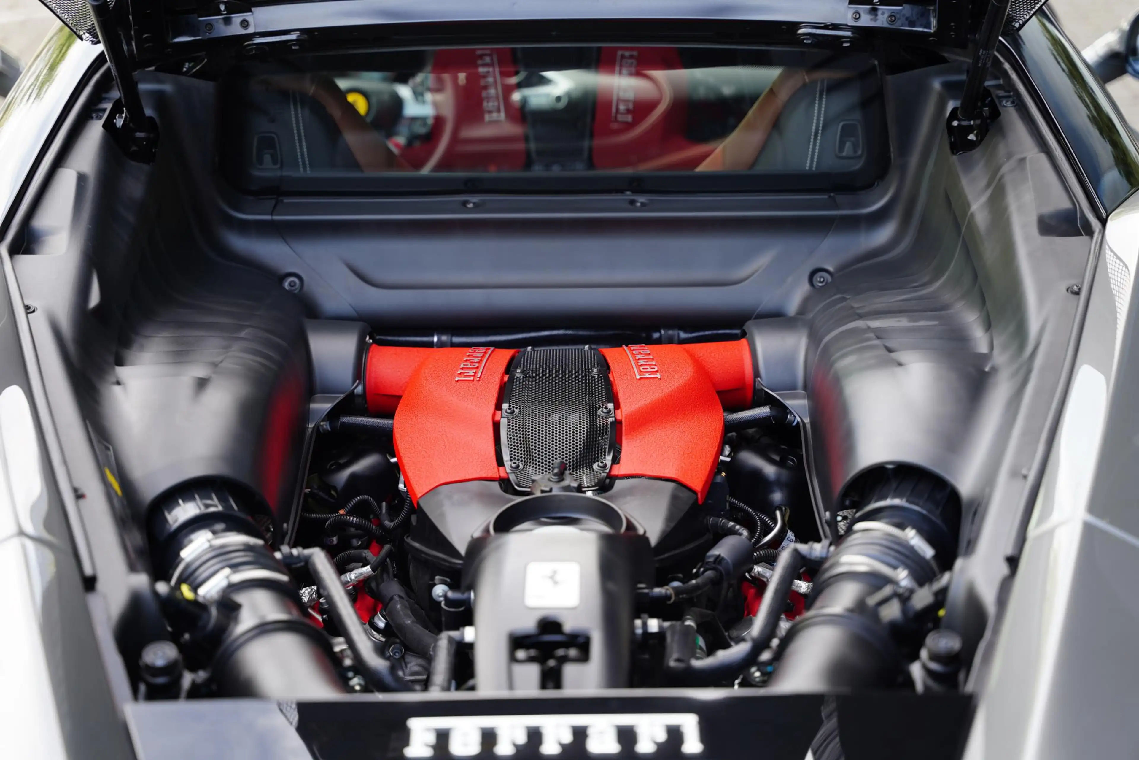 Ferrari F8 Tributo 3.9 V8 HELE / 6D KM / Full Carbon Interior + Exter — photo 34