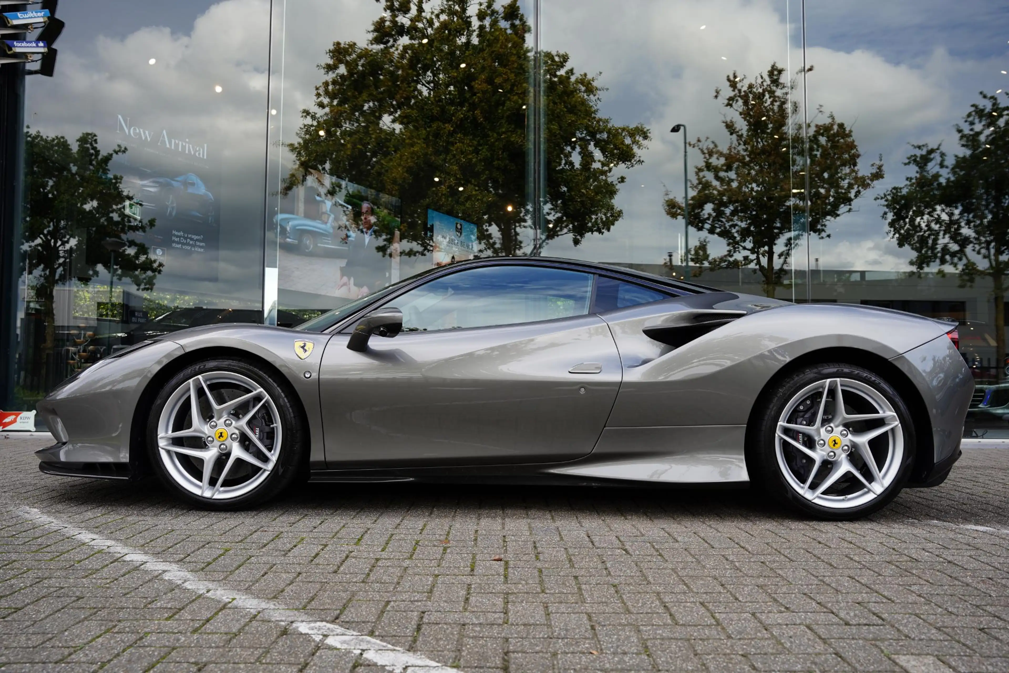 Ferrari F8 Tributo 3.9 V8 HELE / 6D KM / Full Carbon Interior + Exter — photo 2