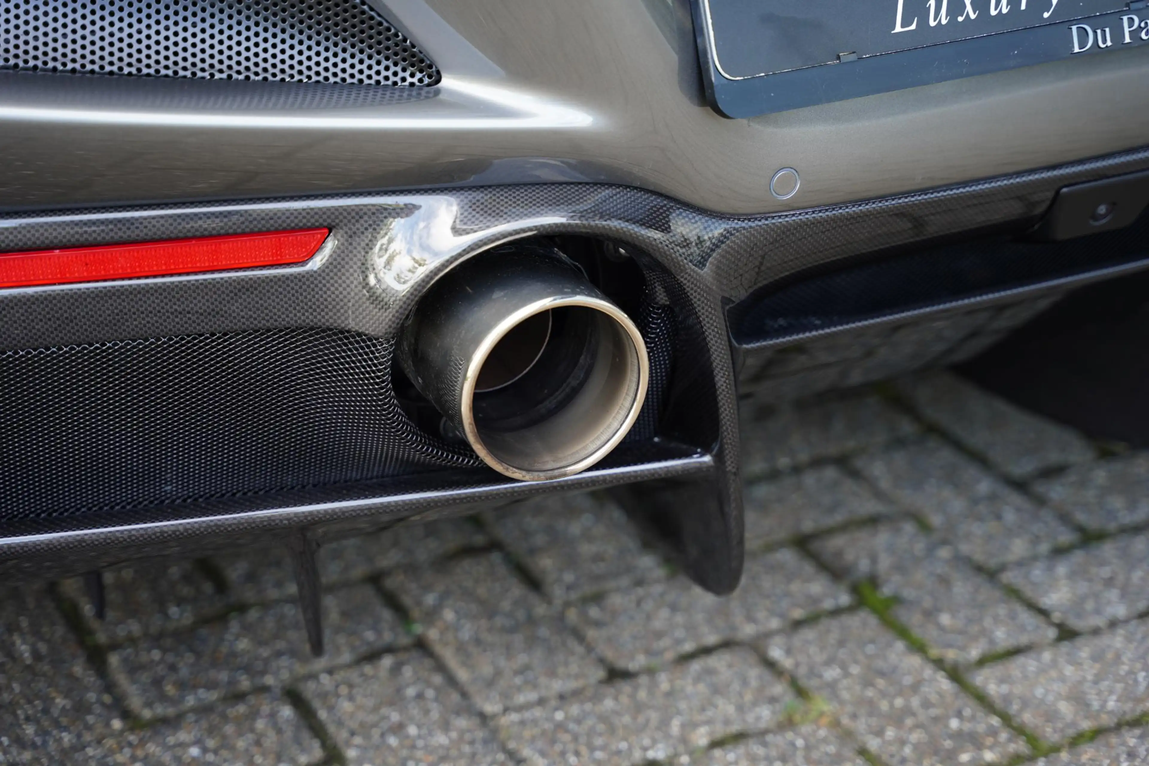 Ferrari F8 Tributo 3.9 V8 HELE / 6D KM / Full Carbon Interior + Exter — photo 31