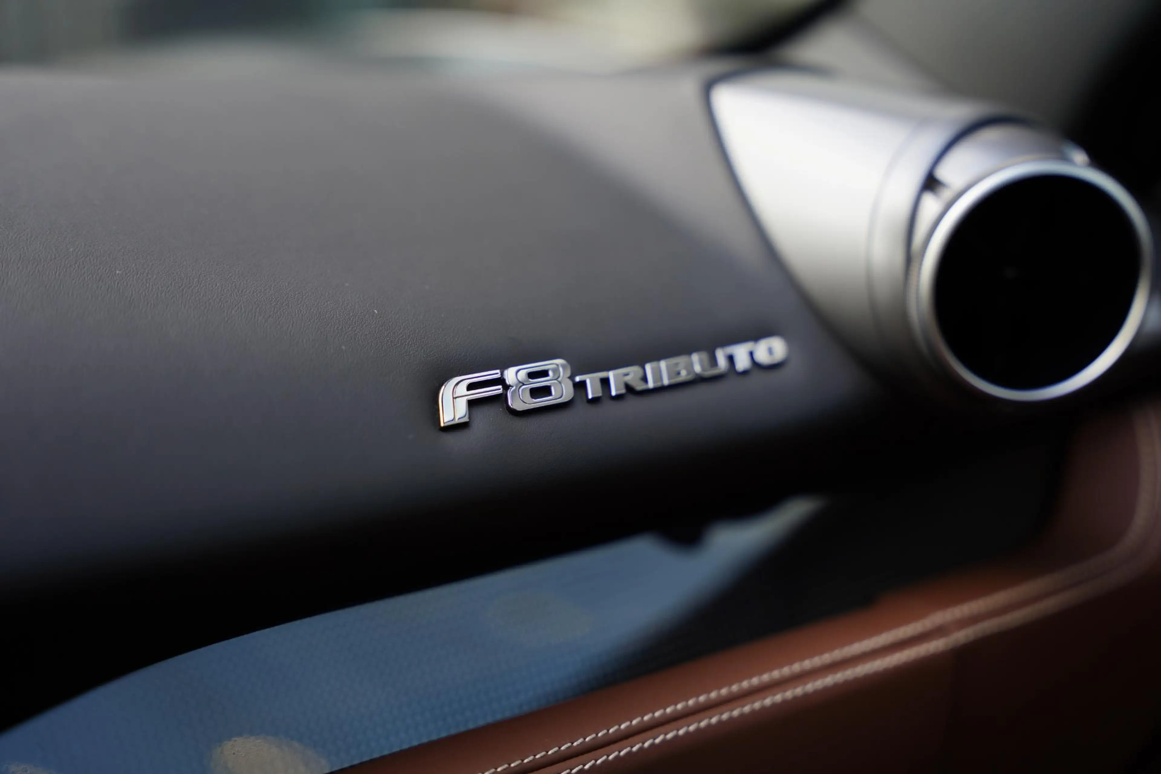 Ferrari F8 Tributo 3.9 V8 HELE / 6D KM / Full Carbon Interior + Exter — photo 11