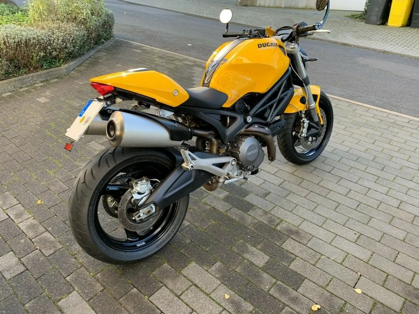 Ducati Monster 696 Żółty - 2