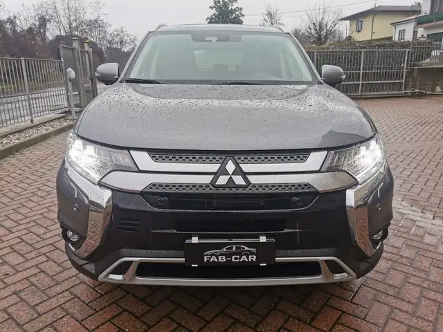 Mitsubishi Outlander 2.0 Diamond 2wd cvt my20 GPL