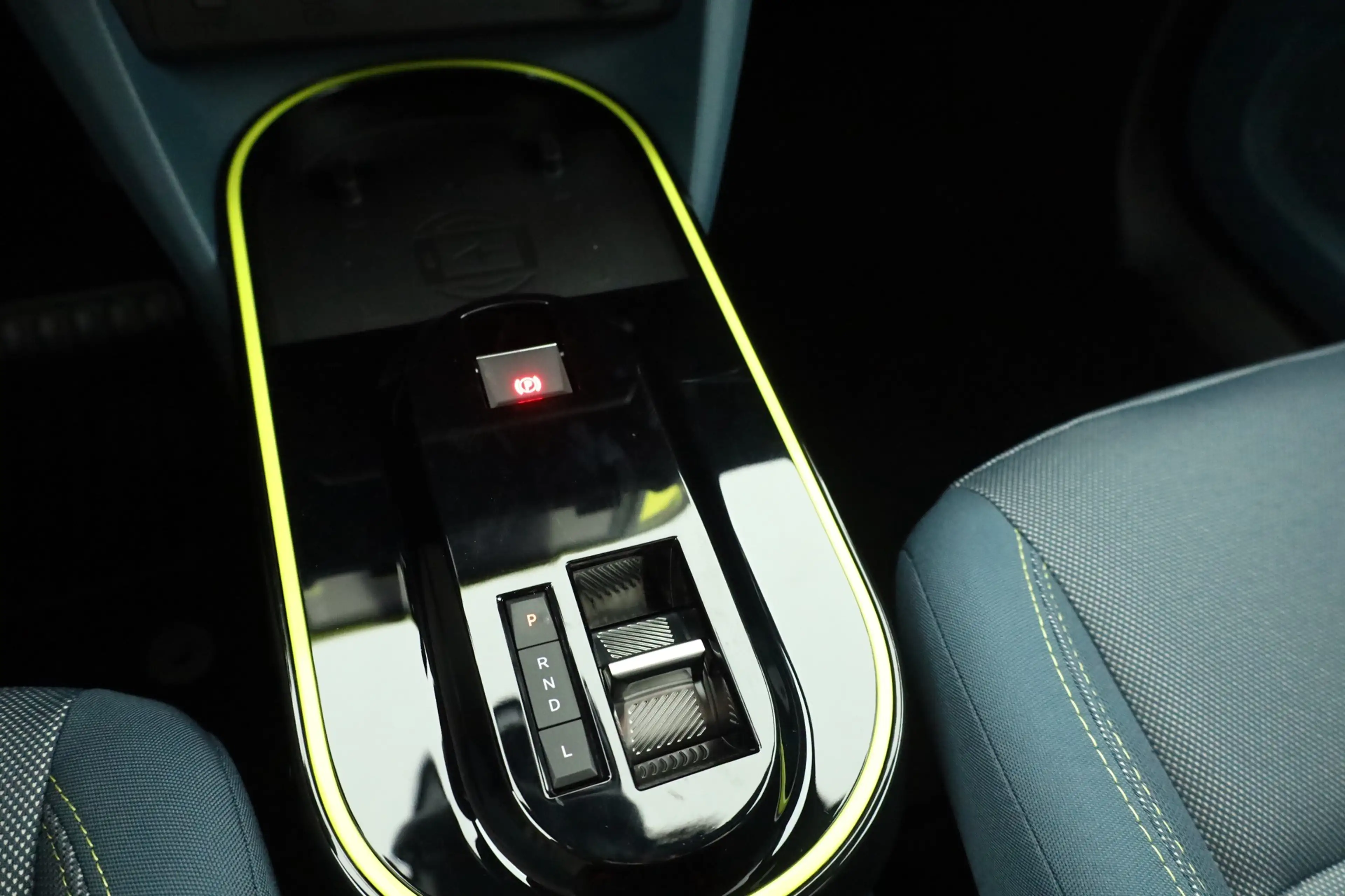 Fiat Grande Panda La Prima 1.2 Hybrid Aut. LED Navi — photo 14