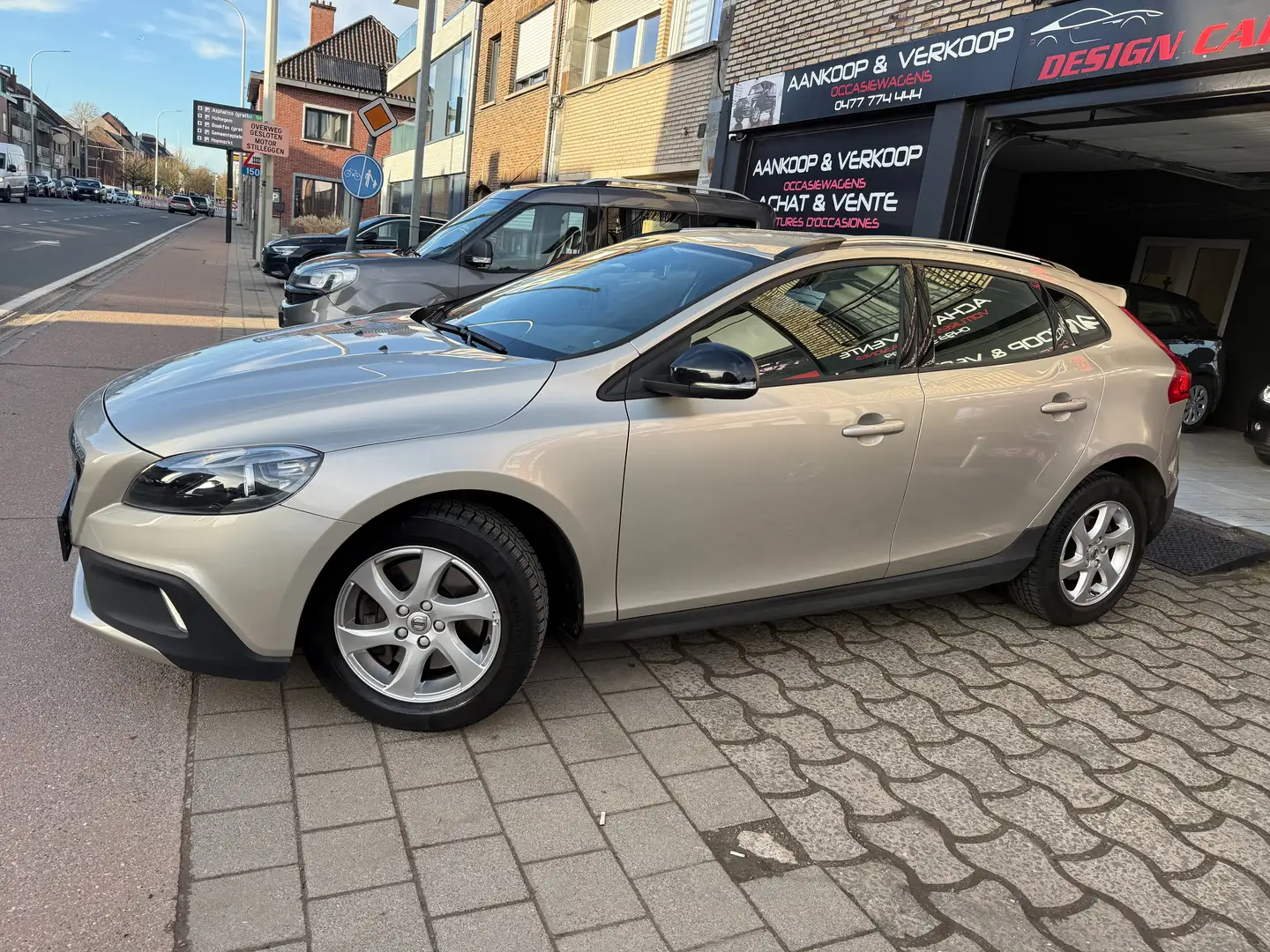 Volvo V40 Cross Country 2.0 T3 152pk Essence Nav Clim *Etat Neuve*Garanti Beige - 1