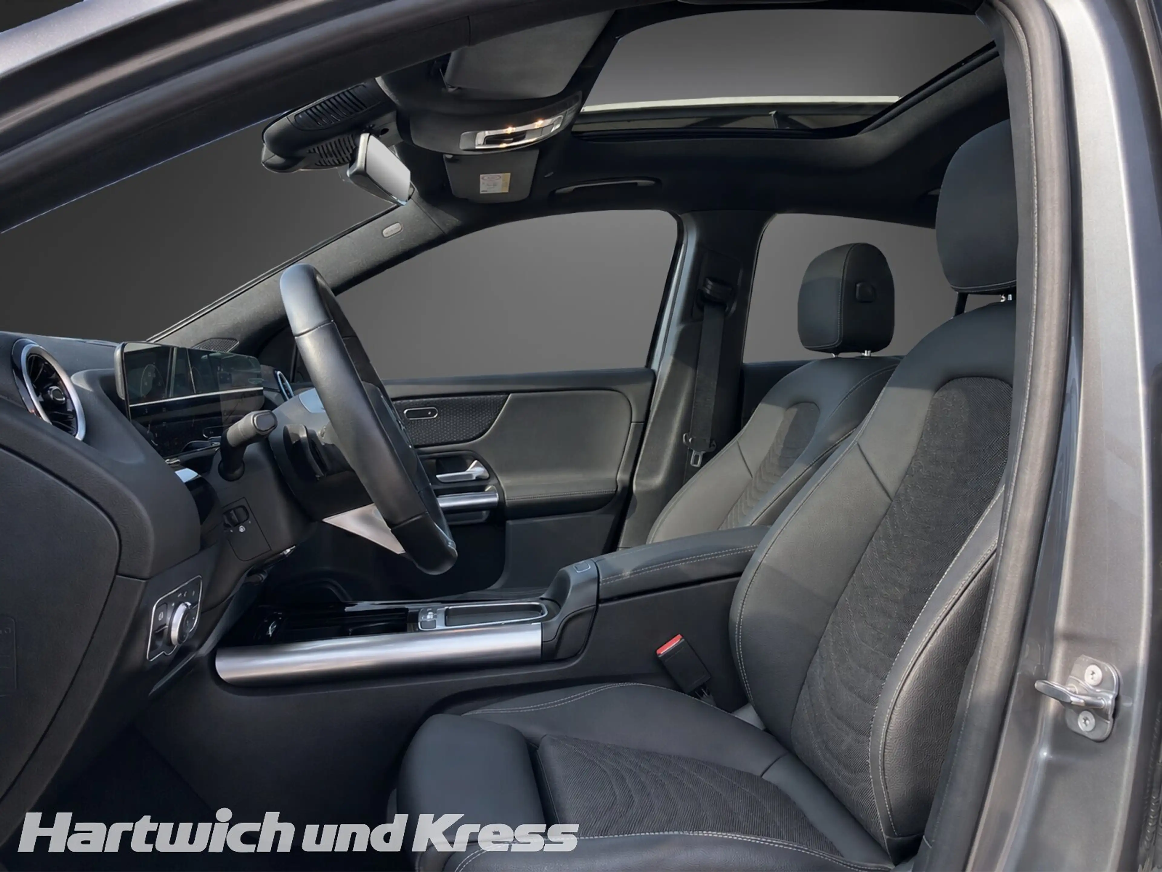 Mercedes-Benz GLA 200 GLA 200 Progressive Line Advanced+Pano+Standheizung+EasyPack+CarPlay+ — photo 13