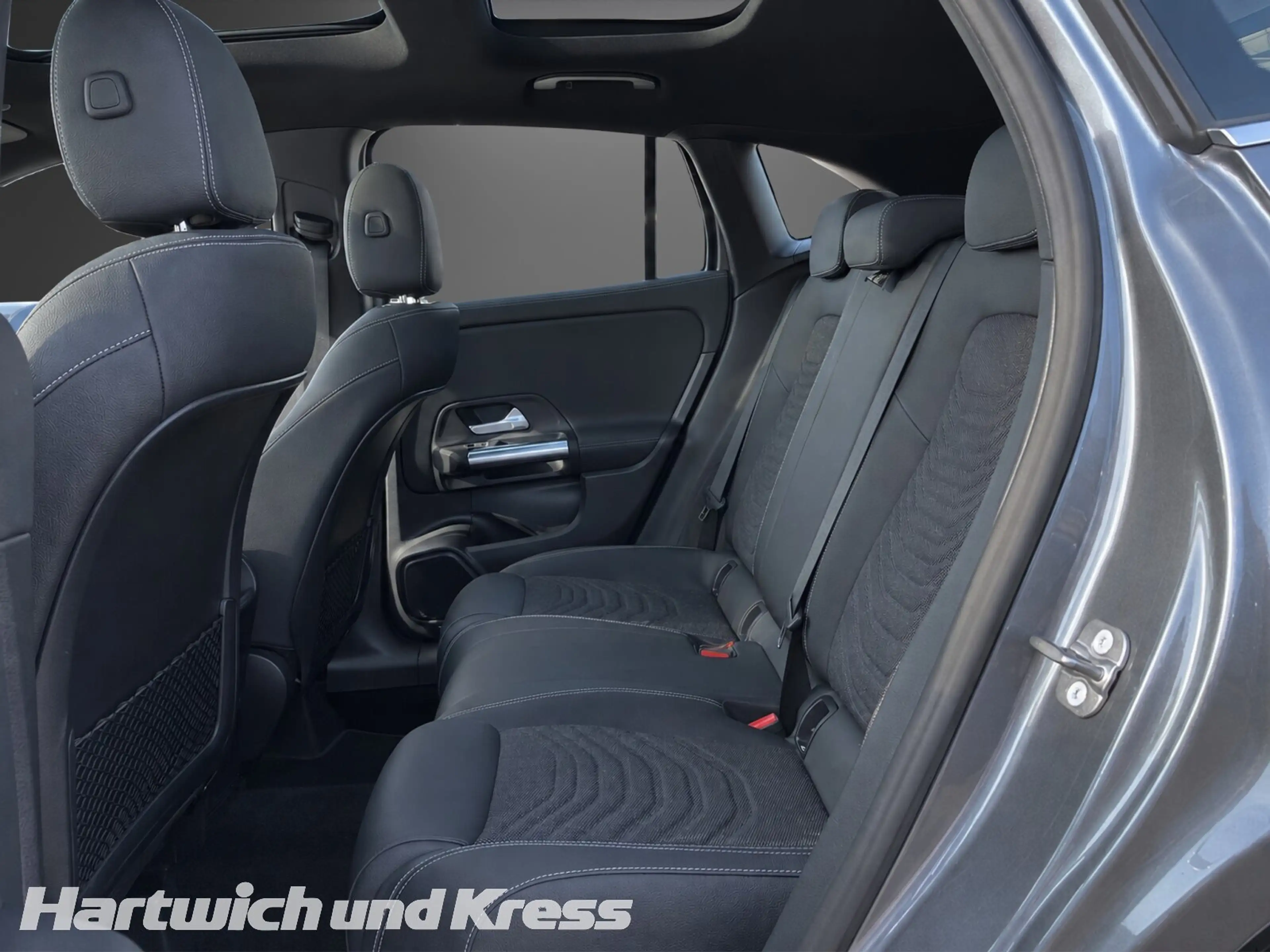 Mercedes-Benz GLA 200 GLA 200 Progressive Line Advanced+Pano+Standheizung+EasyPack+CarPlay+ — photo 14