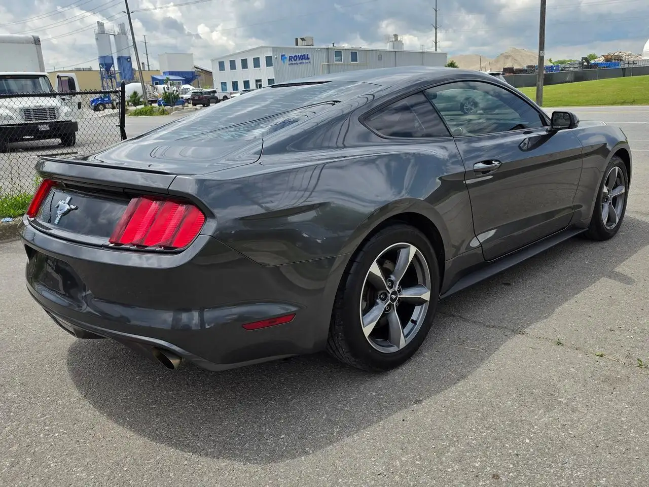 Ford Mustang photo Ford Mustang