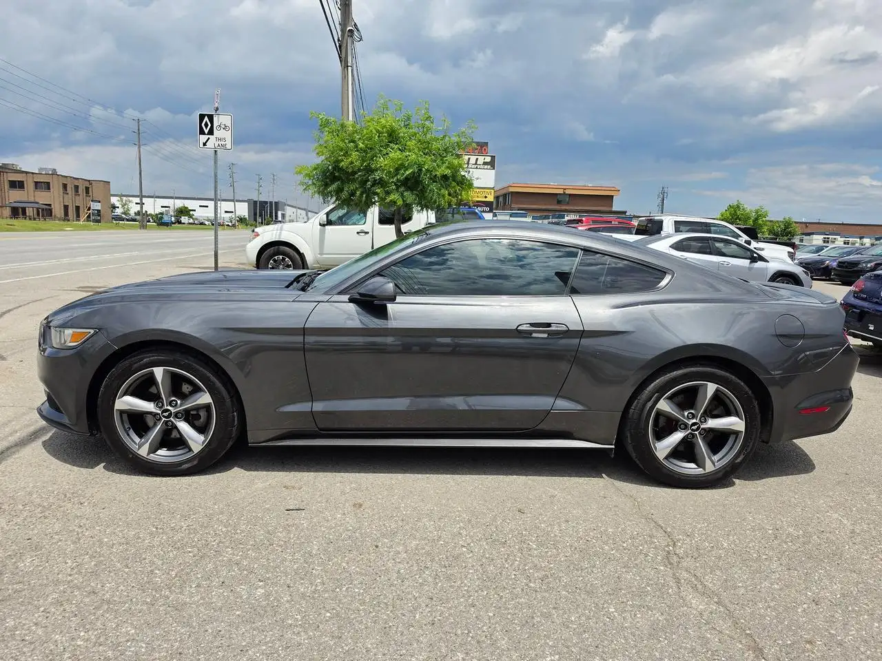 Ford Mustang photo Ford Mustang