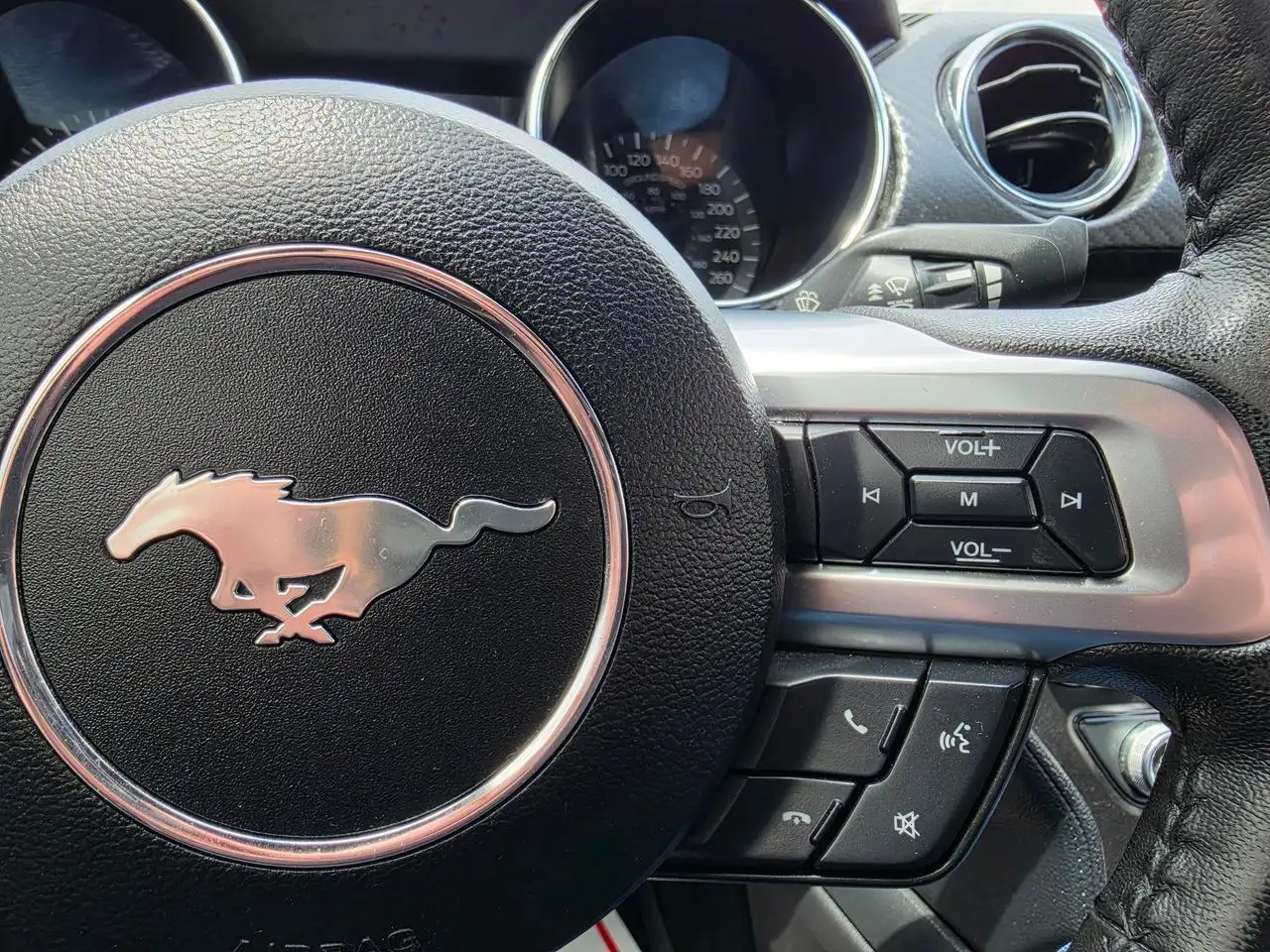 Ford Mustang photo Ford Mustang