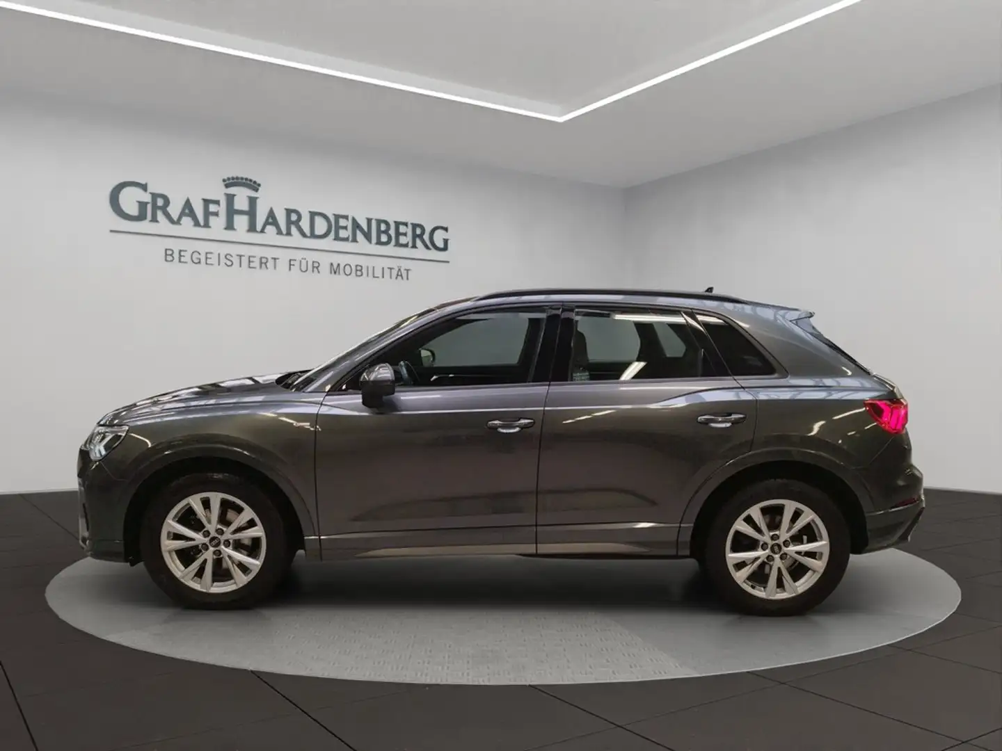 Audi Q3 35 TDI S tronic S line GRA MMI Navi AHK Grau - 2