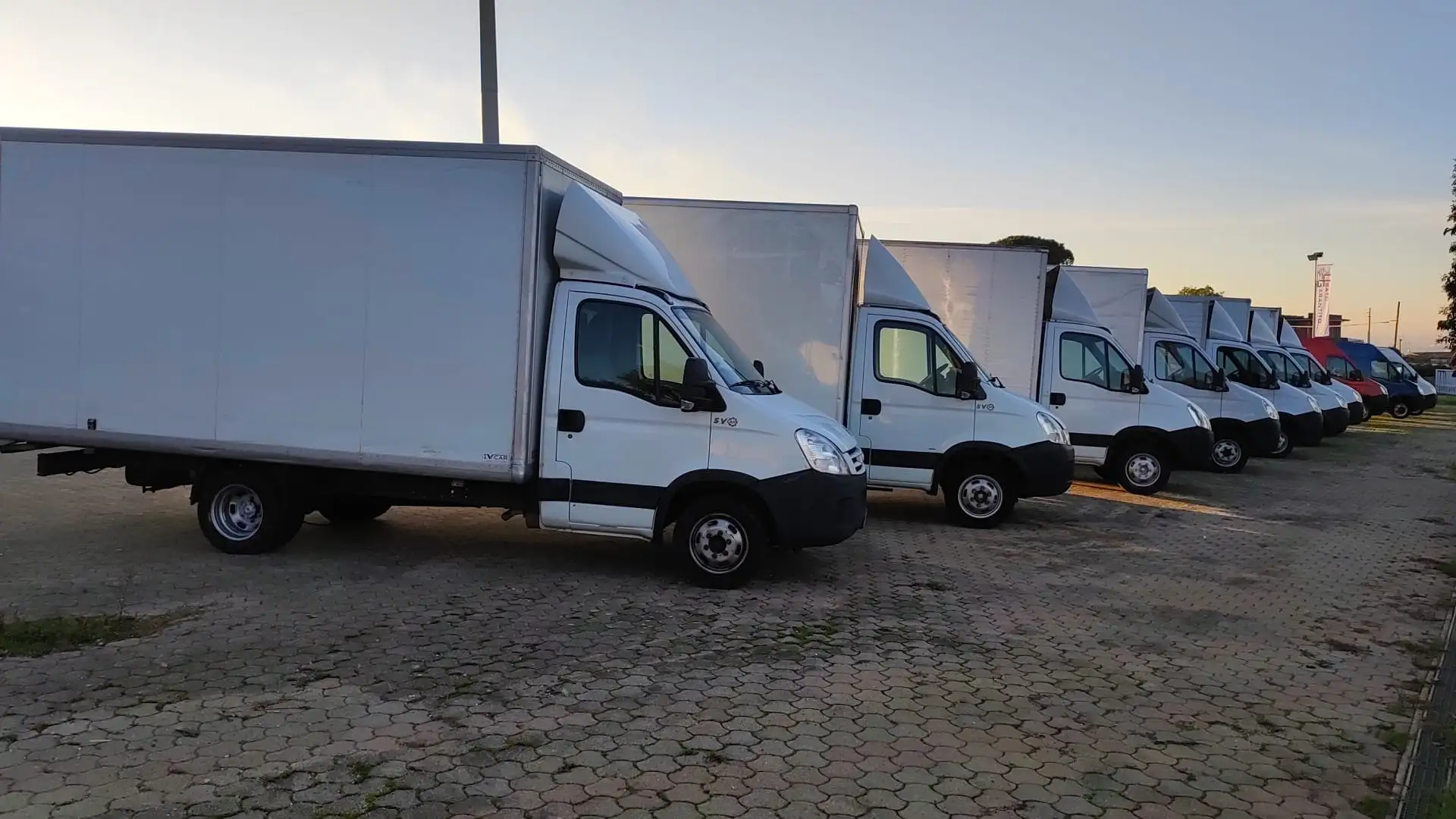 Iveco Daily CASSONATO Bianco - 2