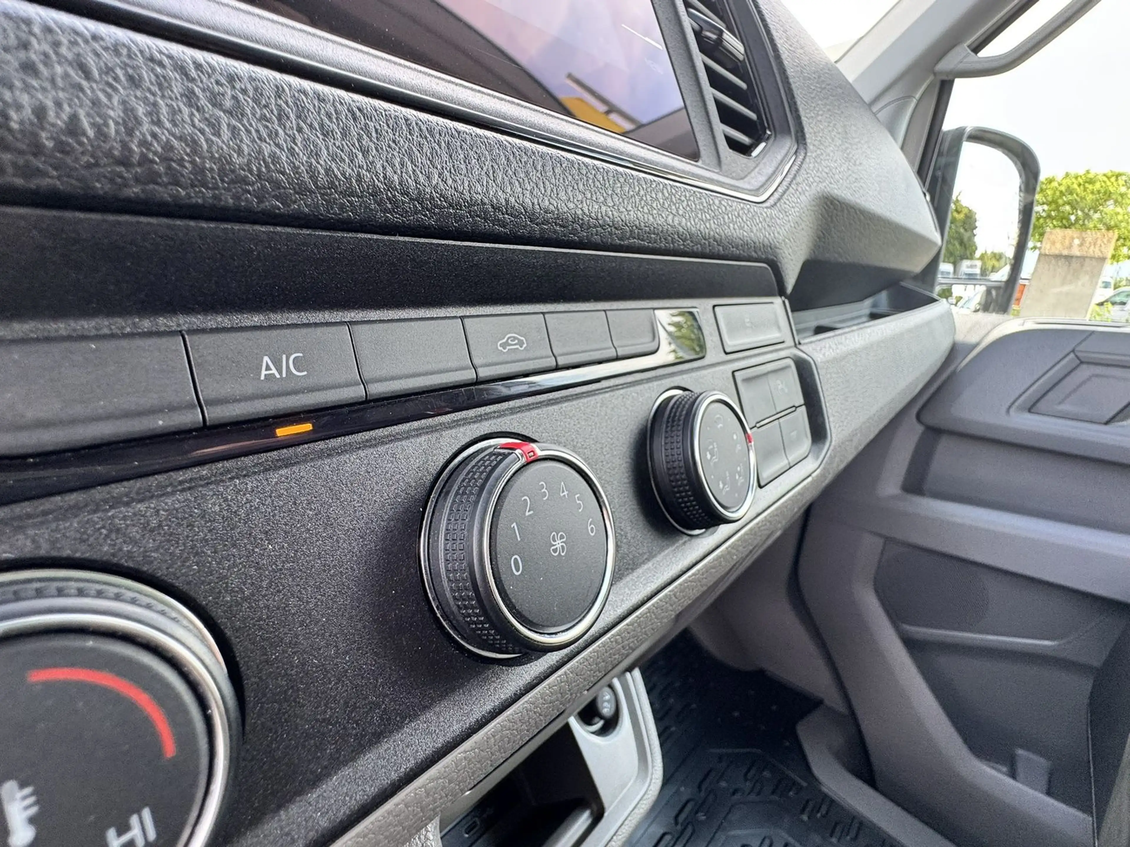 Volkswagen Crafter Kasten 35 MR L2H2 NAVI*Kamera*Klima — photo 9