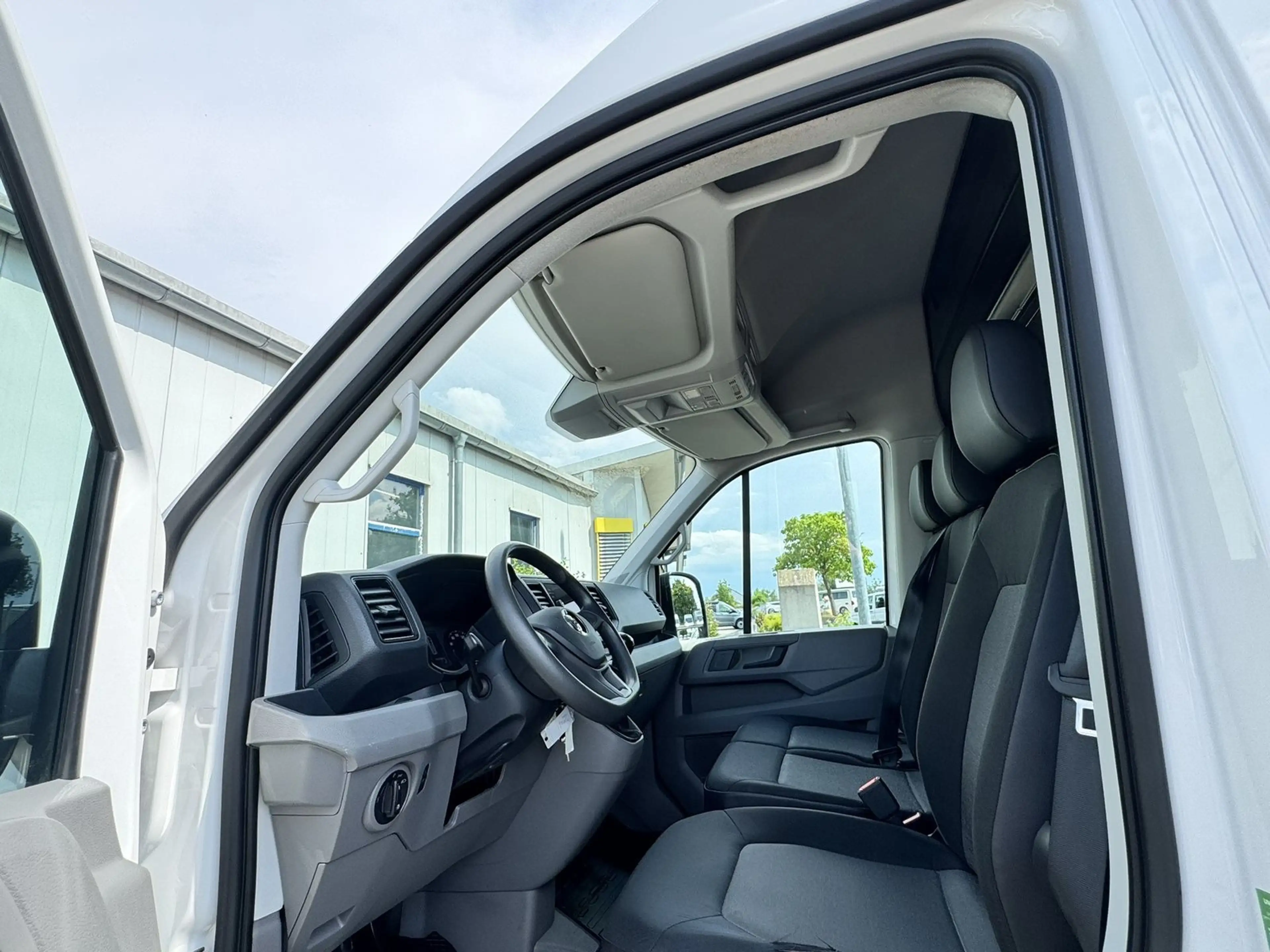 Volkswagen Crafter Kasten 35 MR L2H2 NAVI*Kamera*Klima — photo 7