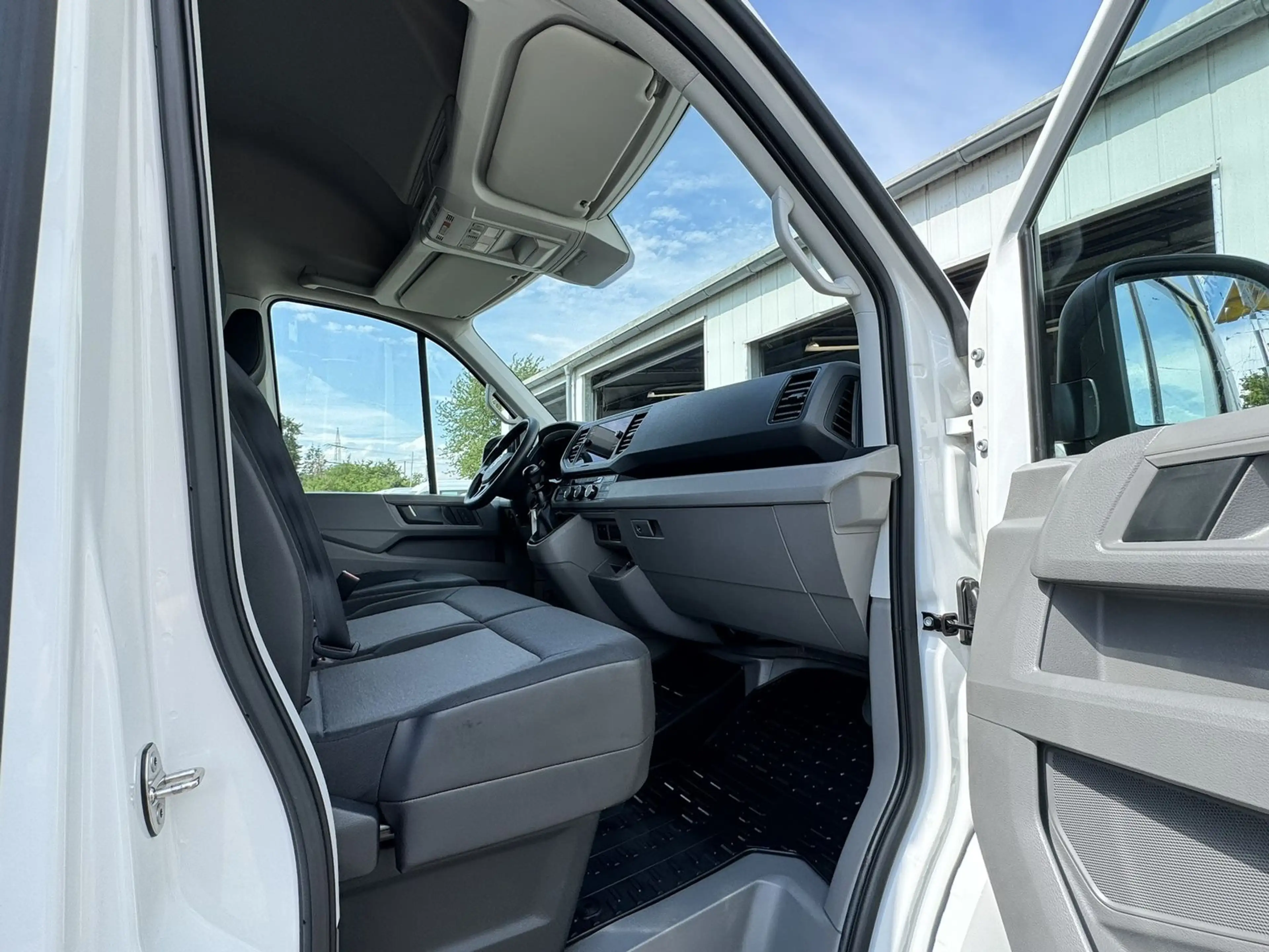 Volkswagen Crafter Kasten 35 MR L2H2 NAVI*Kamera*Klima — photo 6