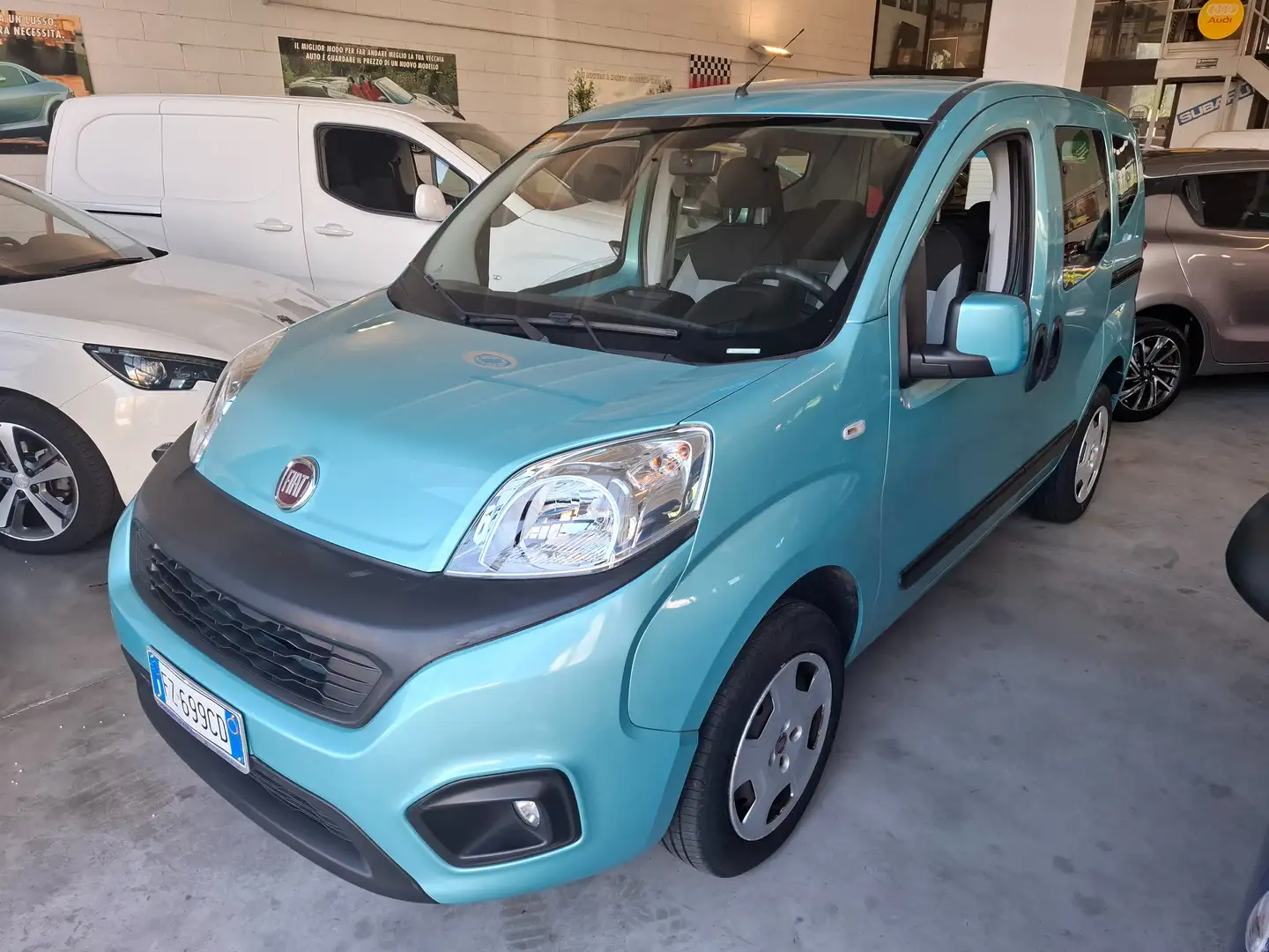 Fiat Qubo 1.4 8v Lounge 77cv my19 Modrá - 1