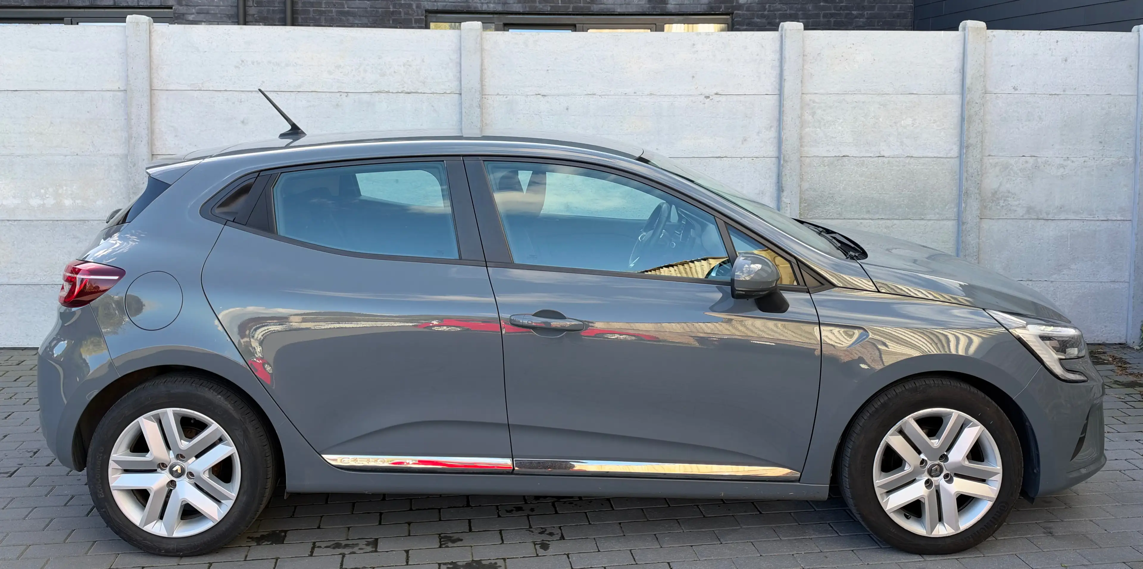 Renault Clio CarPlay - Carnet complet - Garantie 12 mois ! - Sièges chauffants - Air co — photo 5