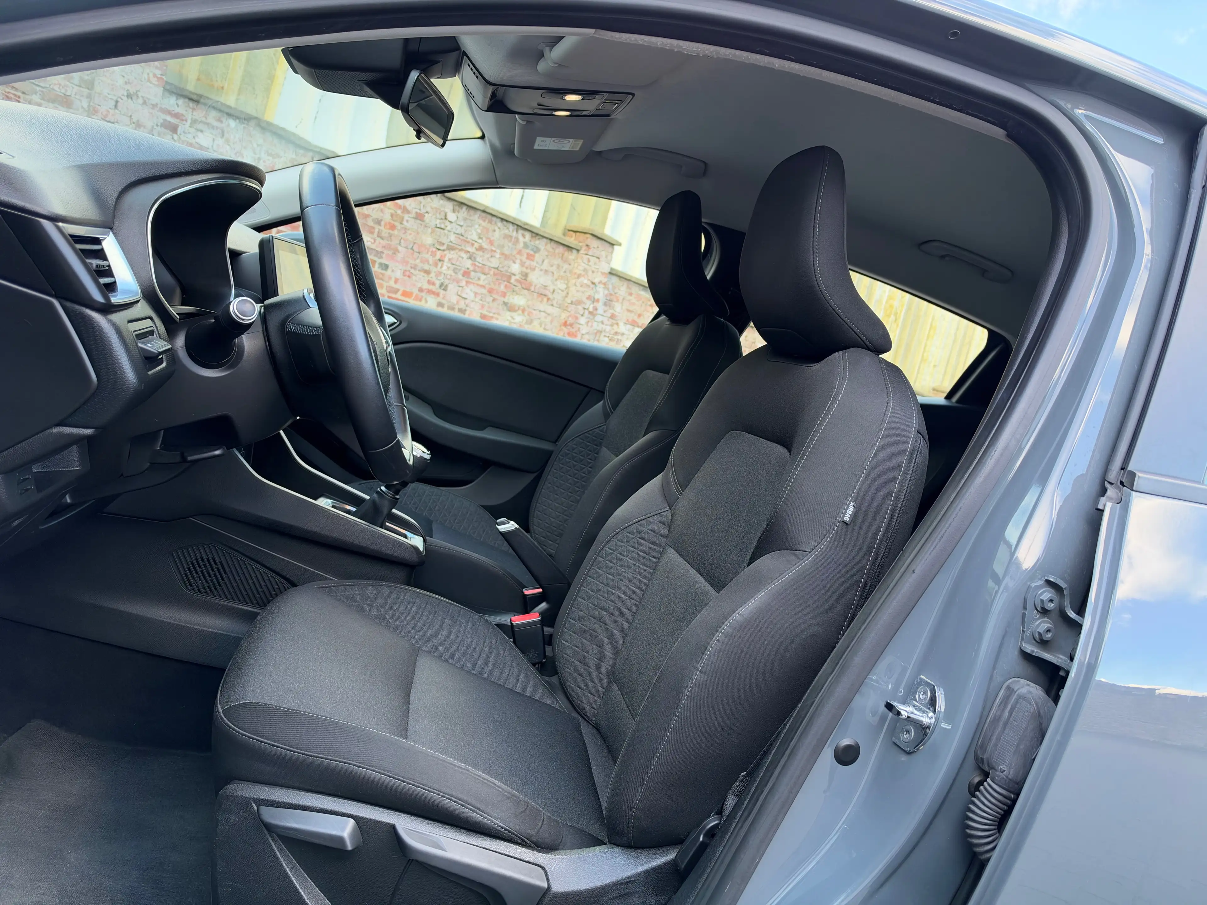 Renault Clio CarPlay - Carnet complet - Garantie 12 mois ! - Sièges chauffants - Air co — photo 12