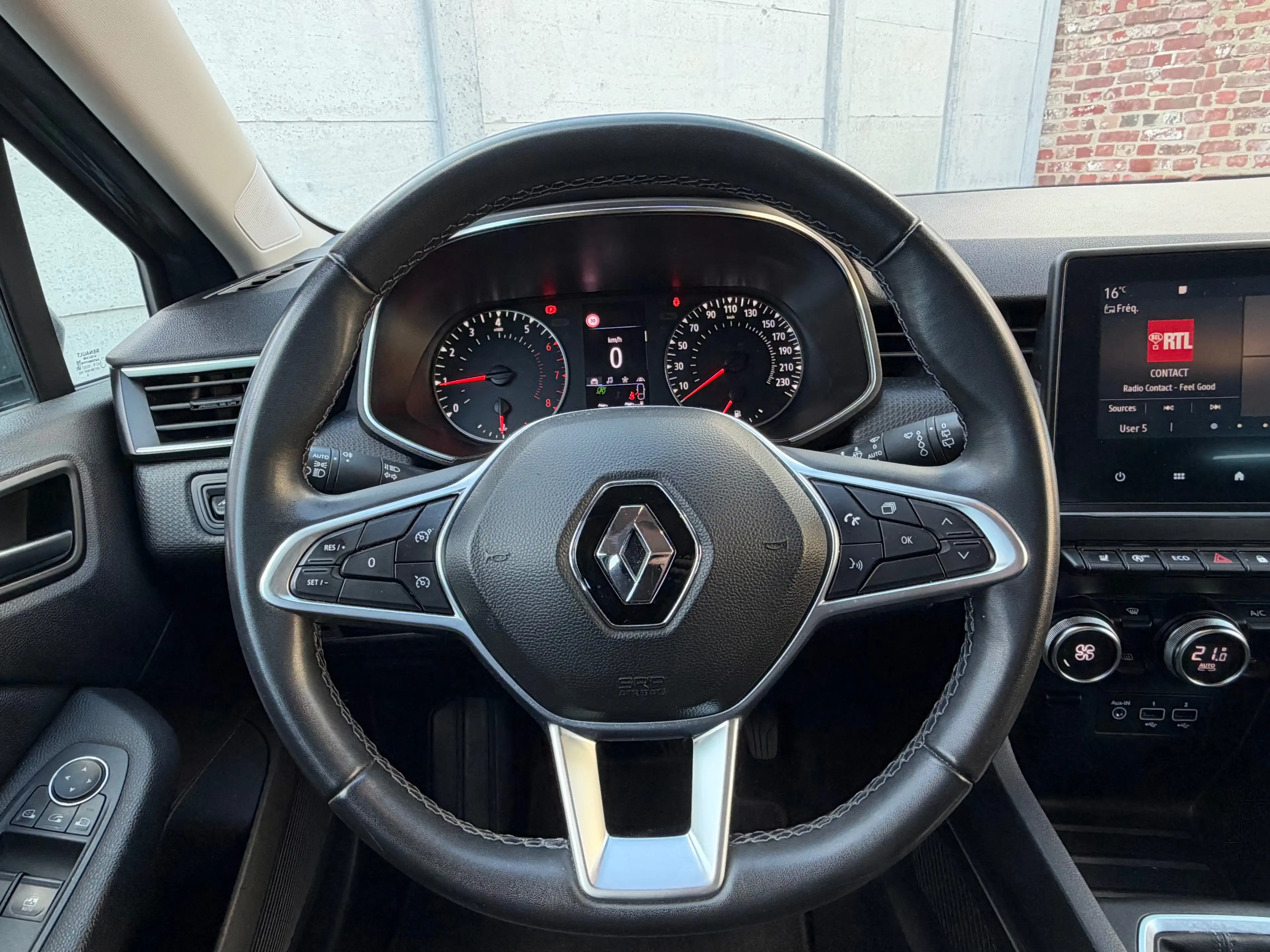 Renault Clio CarPlay - Carnet complet - Garantie 12 mois ! - Sièges chauffants - Air co — photo 11
