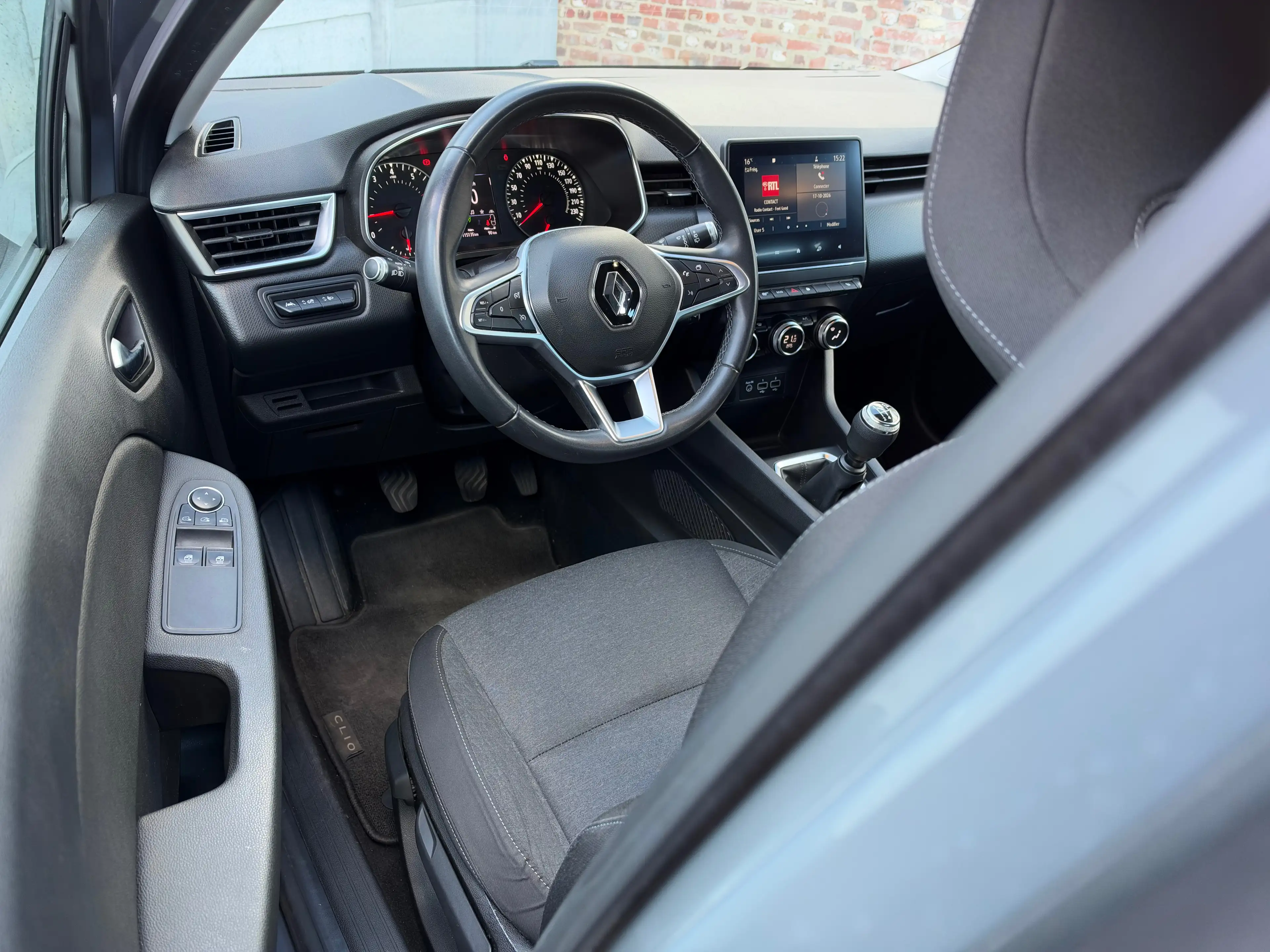 Renault Clio CarPlay - Carnet complet - Garantie 12 mois ! - Sièges chauffants - Air co — photo 9