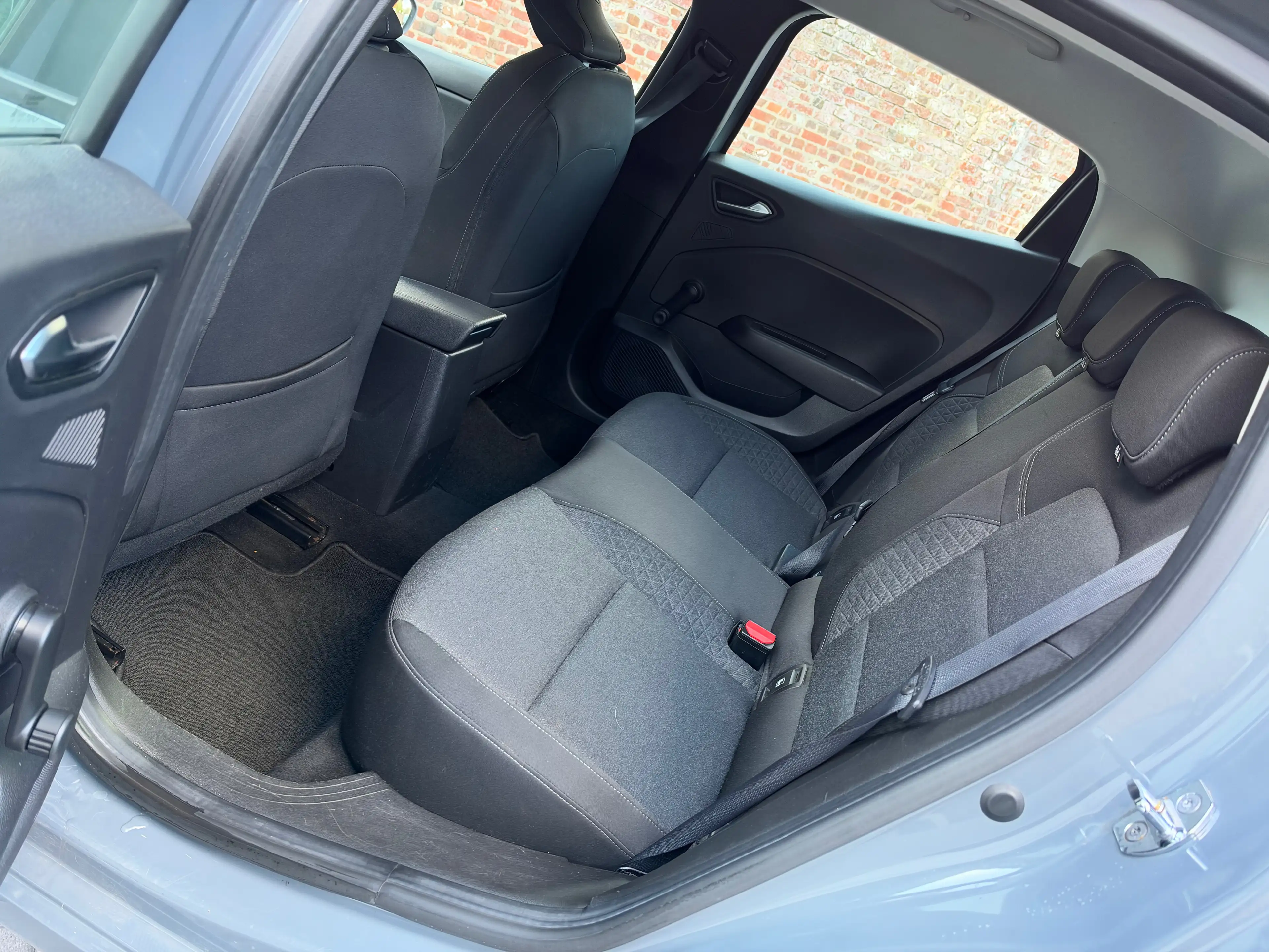 Renault Clio CarPlay - Carnet complet - Garantie 12 mois ! - Sièges chauffants - Air co — photo 13
