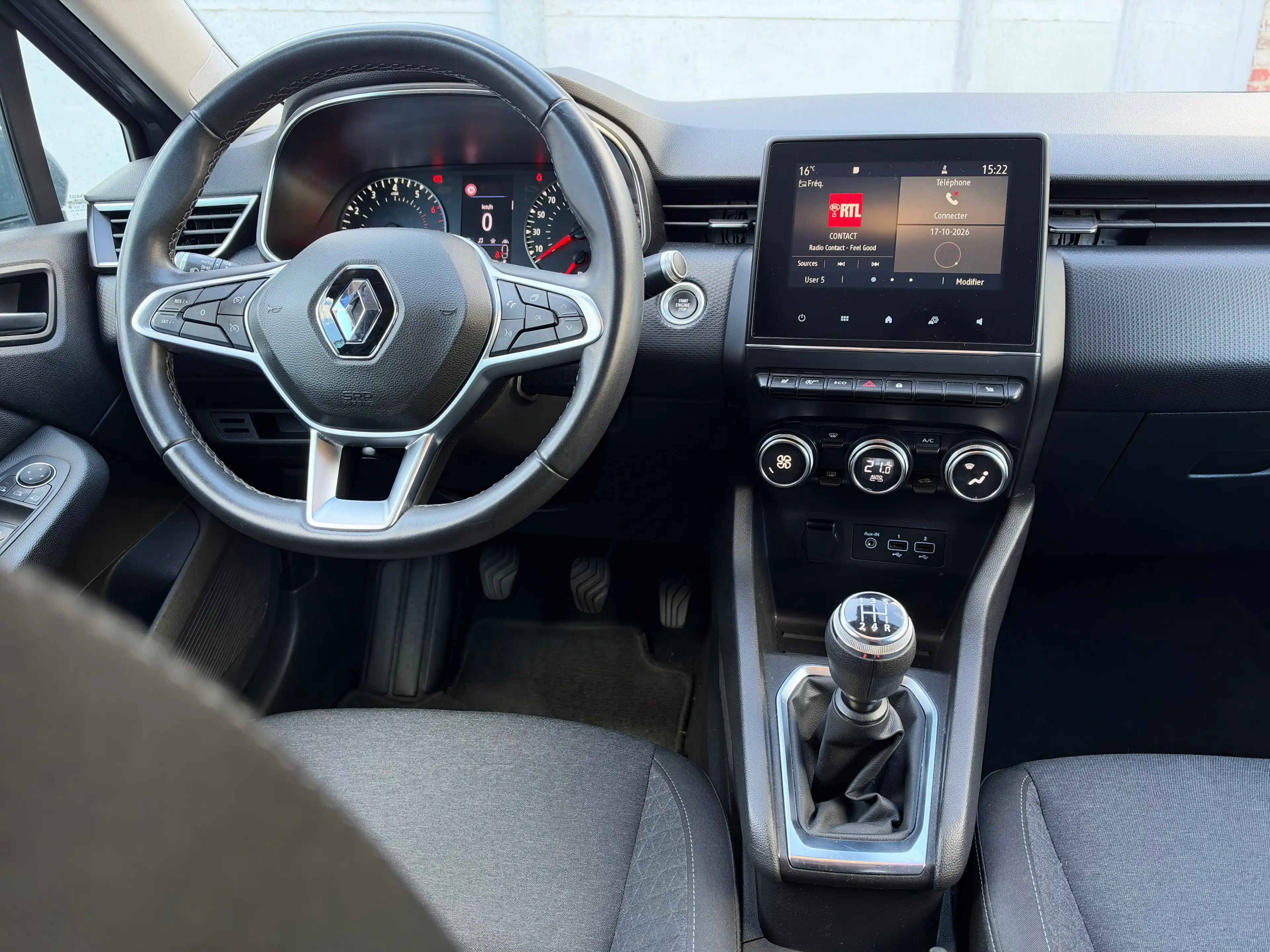 Renault Clio CarPlay - Carnet complet - Garantie 12 mois ! - Sièges chauffants - Air co — photo 10