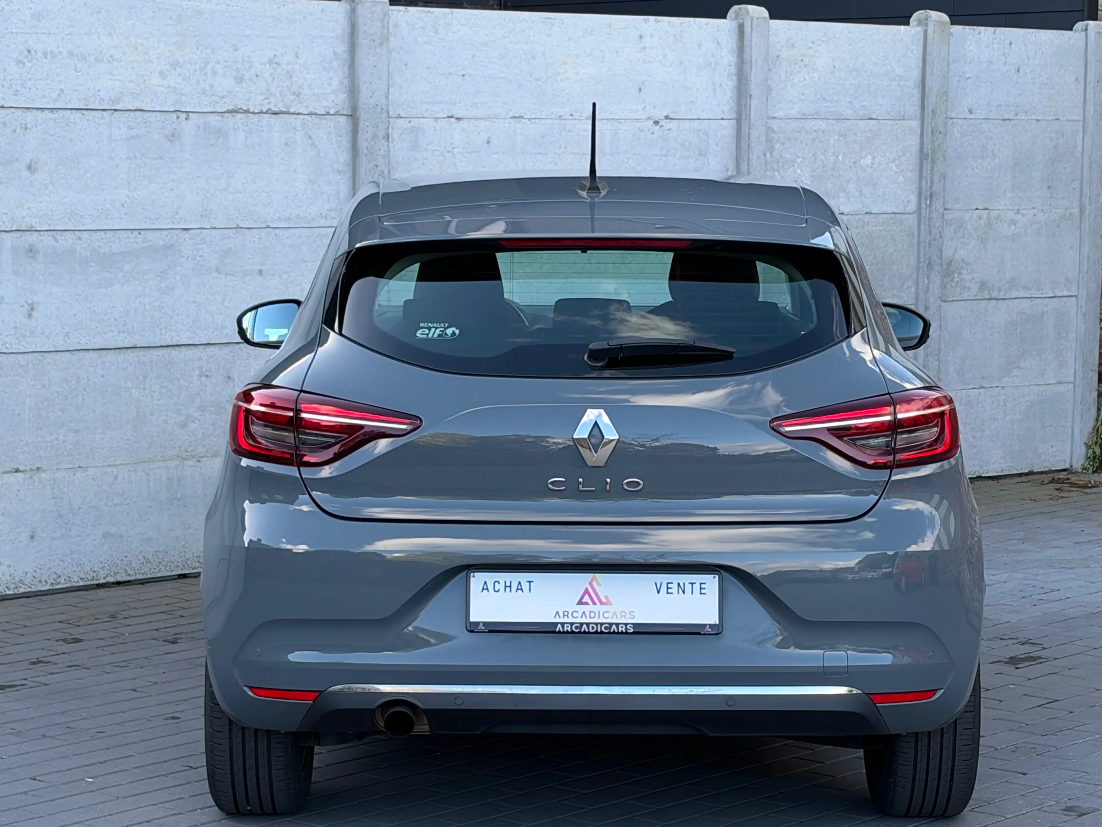 Renault Clio CarPlay - Carnet complet - Garantie 12 mois ! - Sièges chauffants - Air co — photo 8