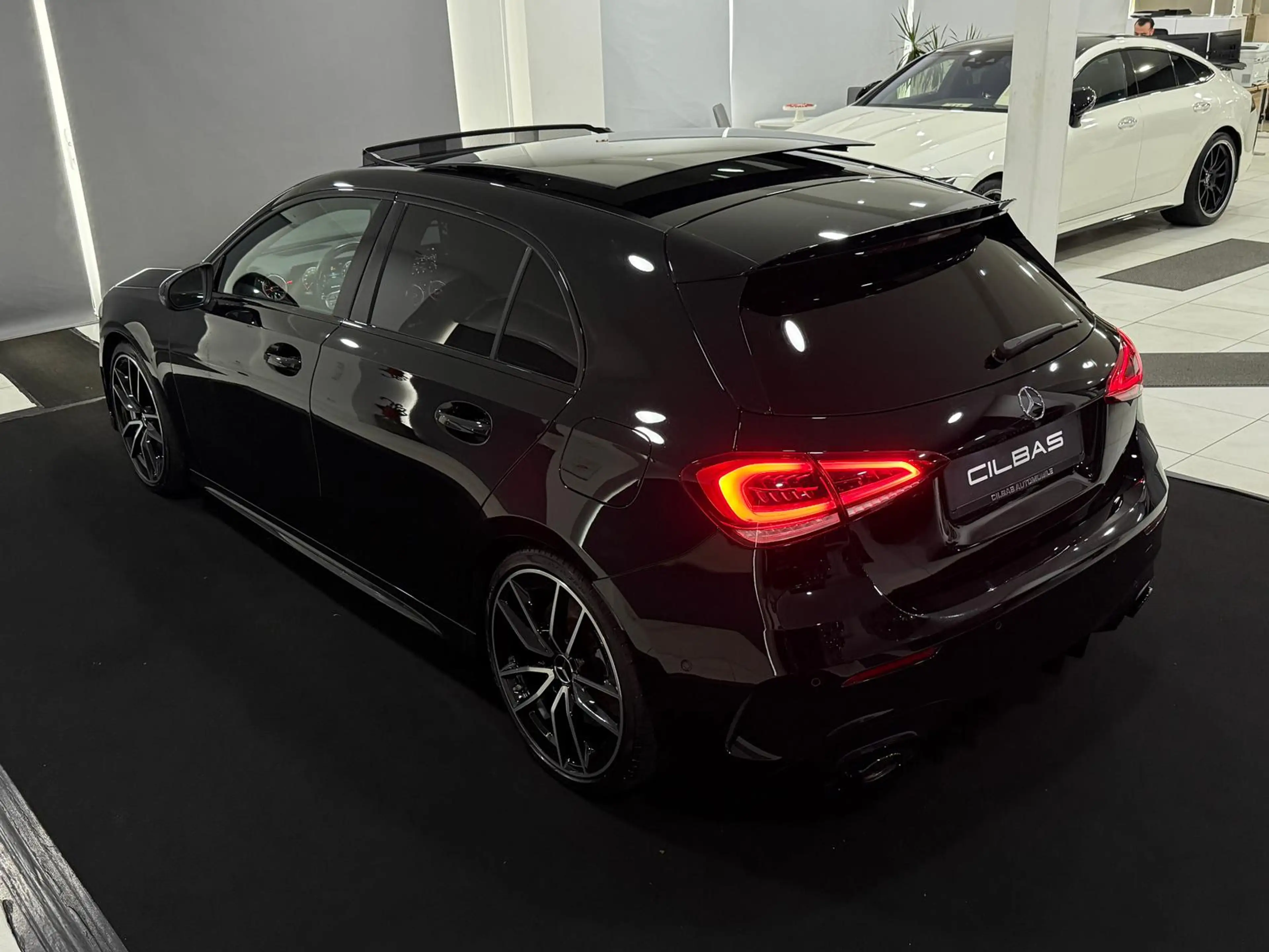 Mercedes-Benz A 35 AMG 4M*PANO*HUD*AMBI*KAM*LED*DISTR*CARPLAY* — photo 12