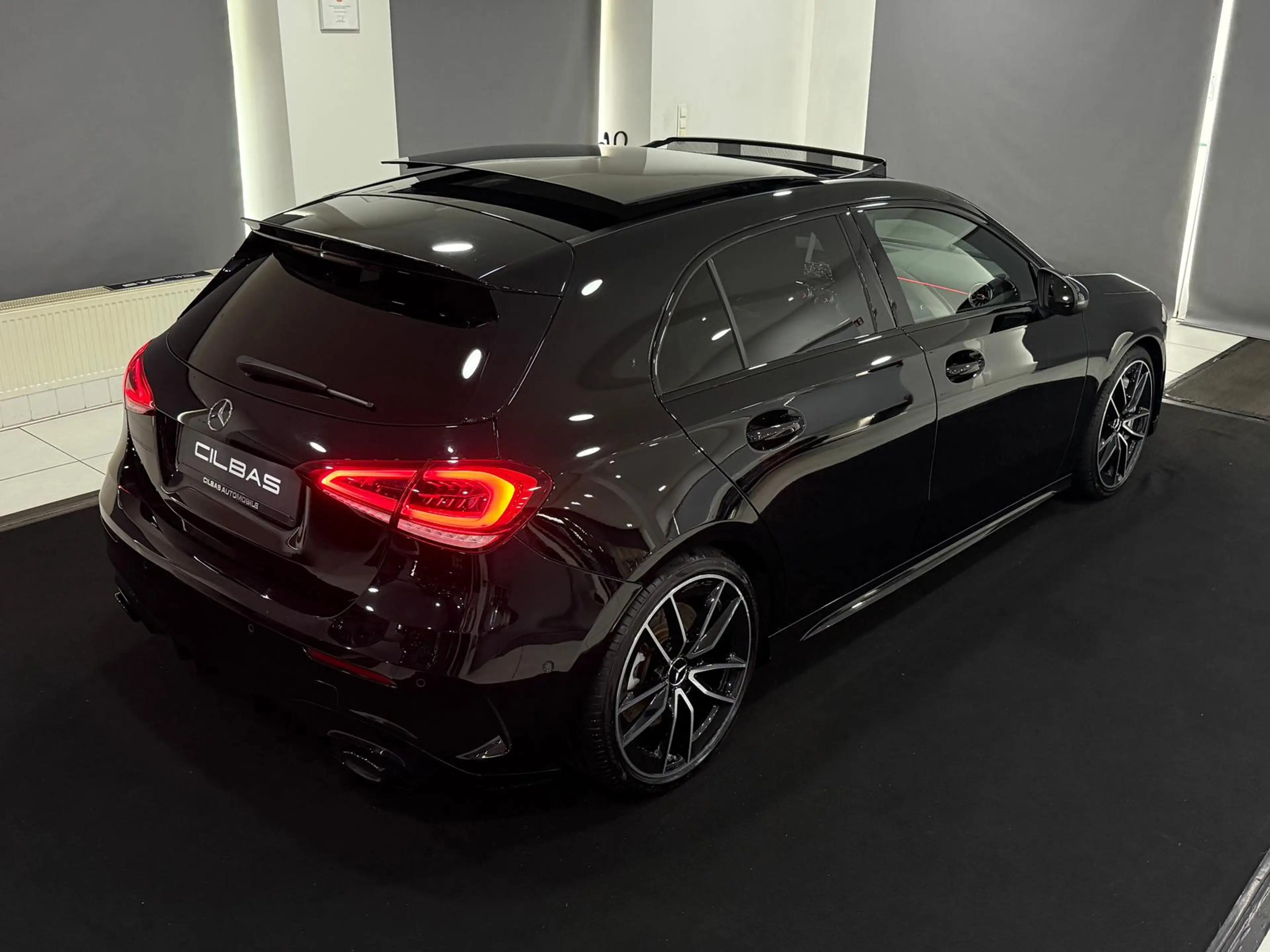 Mercedes-Benz A 35 AMG 4M*PANO*HUD*AMBI*KAM*LED*DISTR*CARPLAY* — photo 9