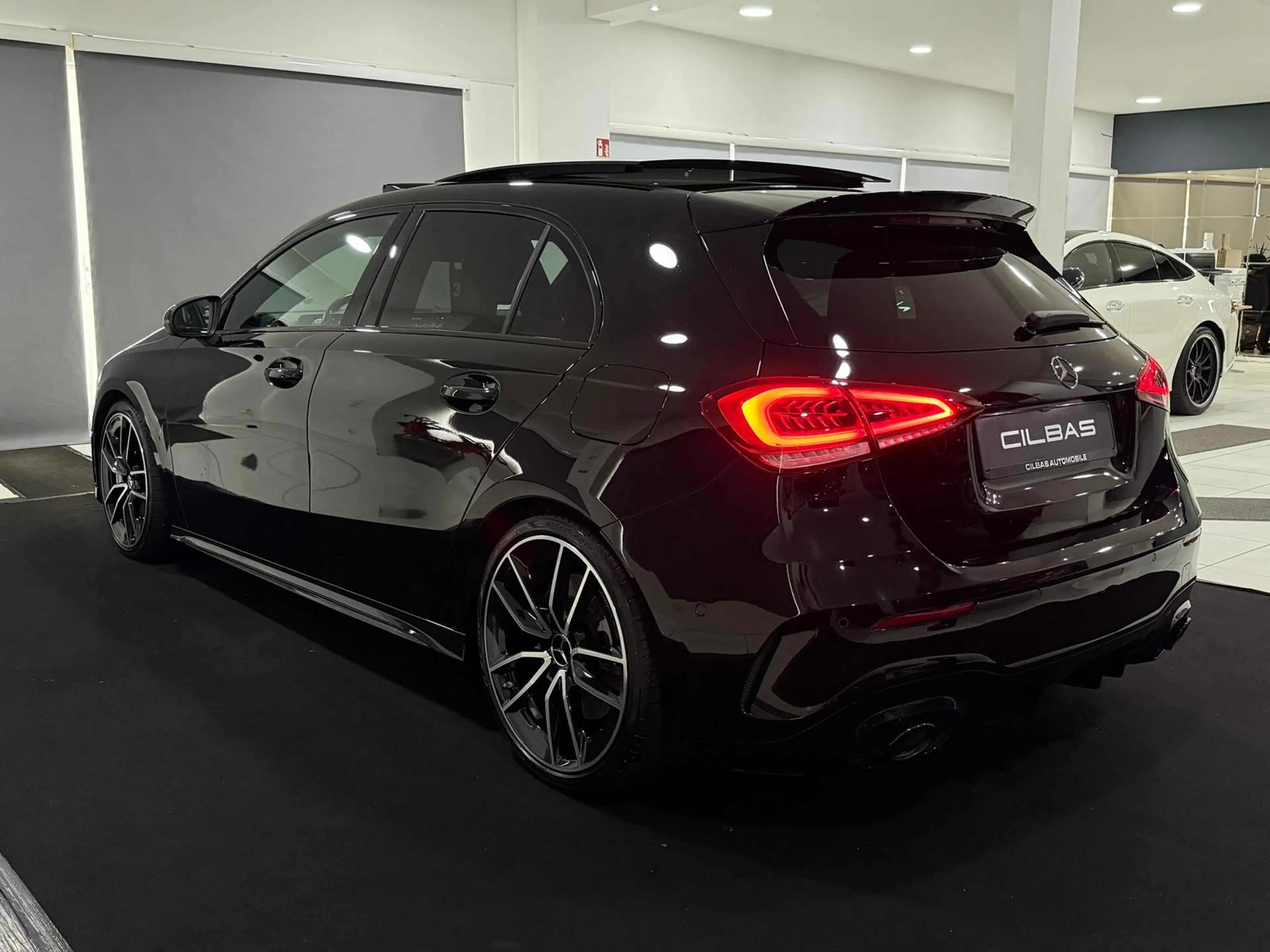 Mercedes-Benz A 35 AMG 4M*PANO*HUD*AMBI*KAM*LED*DISTR*CARPLAY* — photo 11
