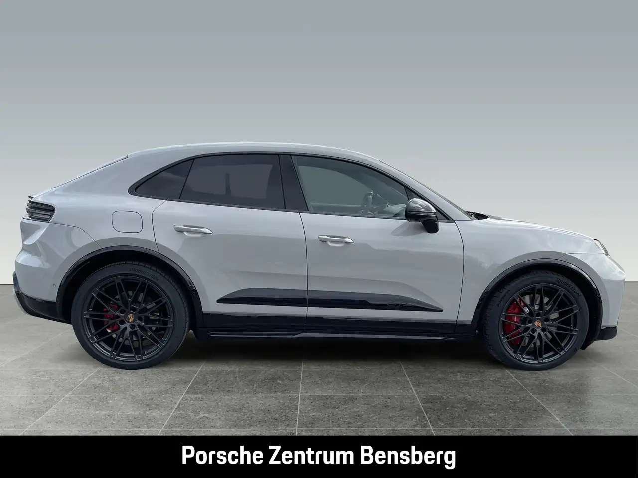 Porsche Macan GTS Electric 5