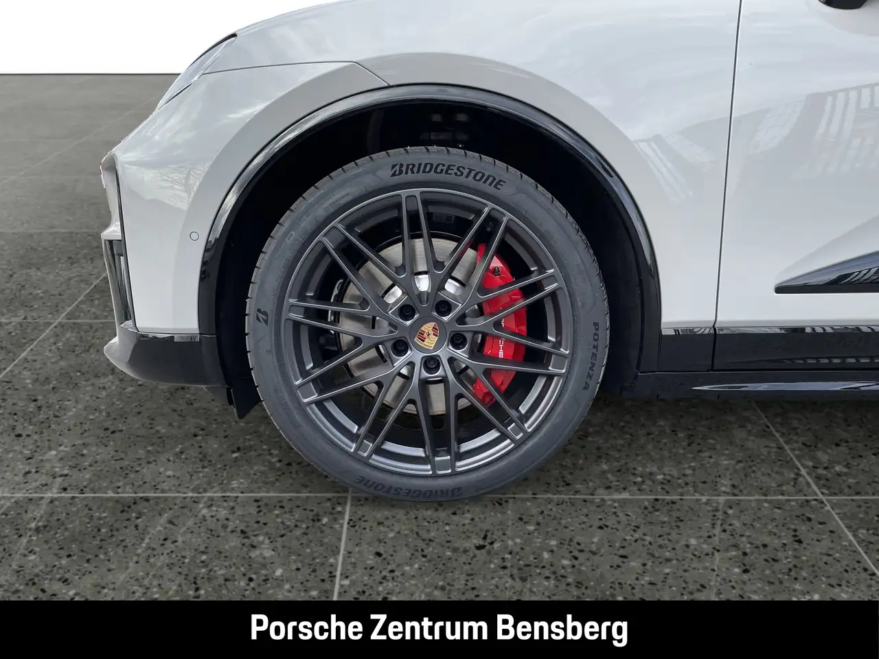 Porsche Macan GTS Electric 9