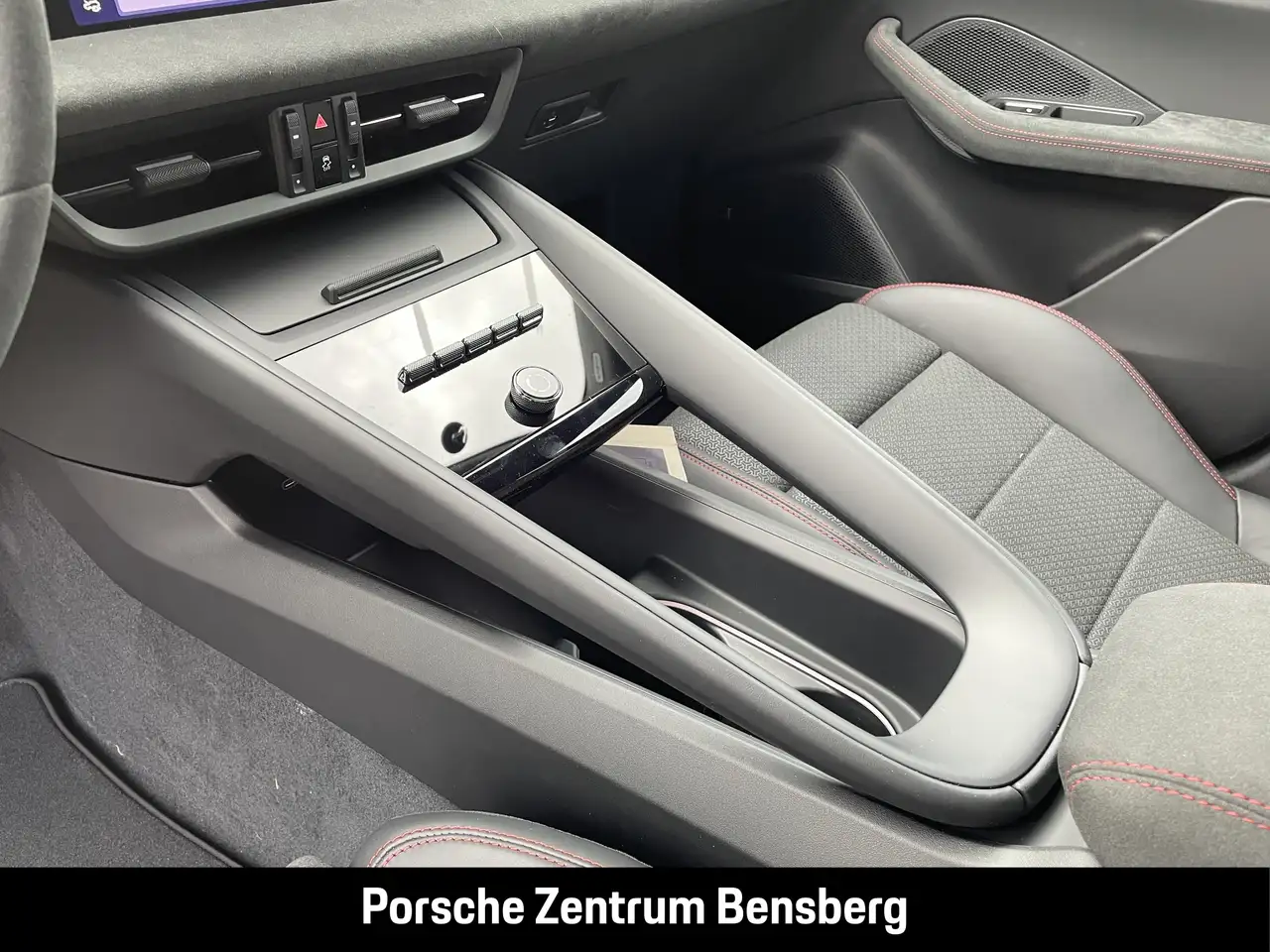 Porsche Macan GTS Electric 16