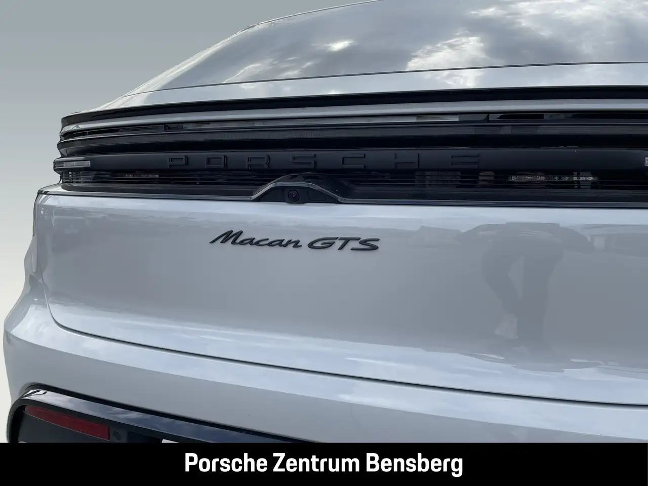Porsche Macan GTS Electric 11