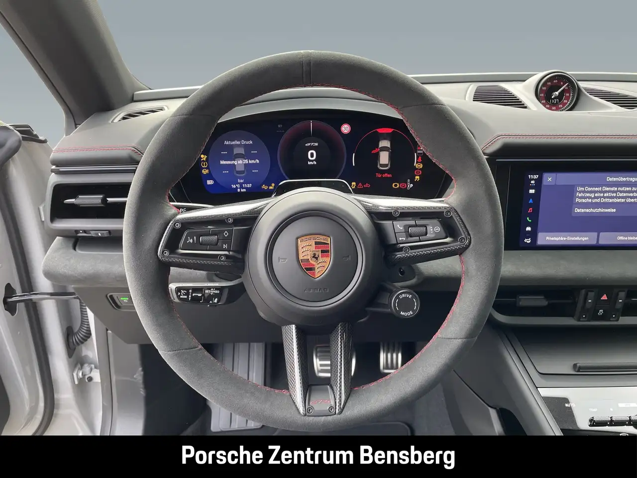 Porsche Macan GTS Electric 14